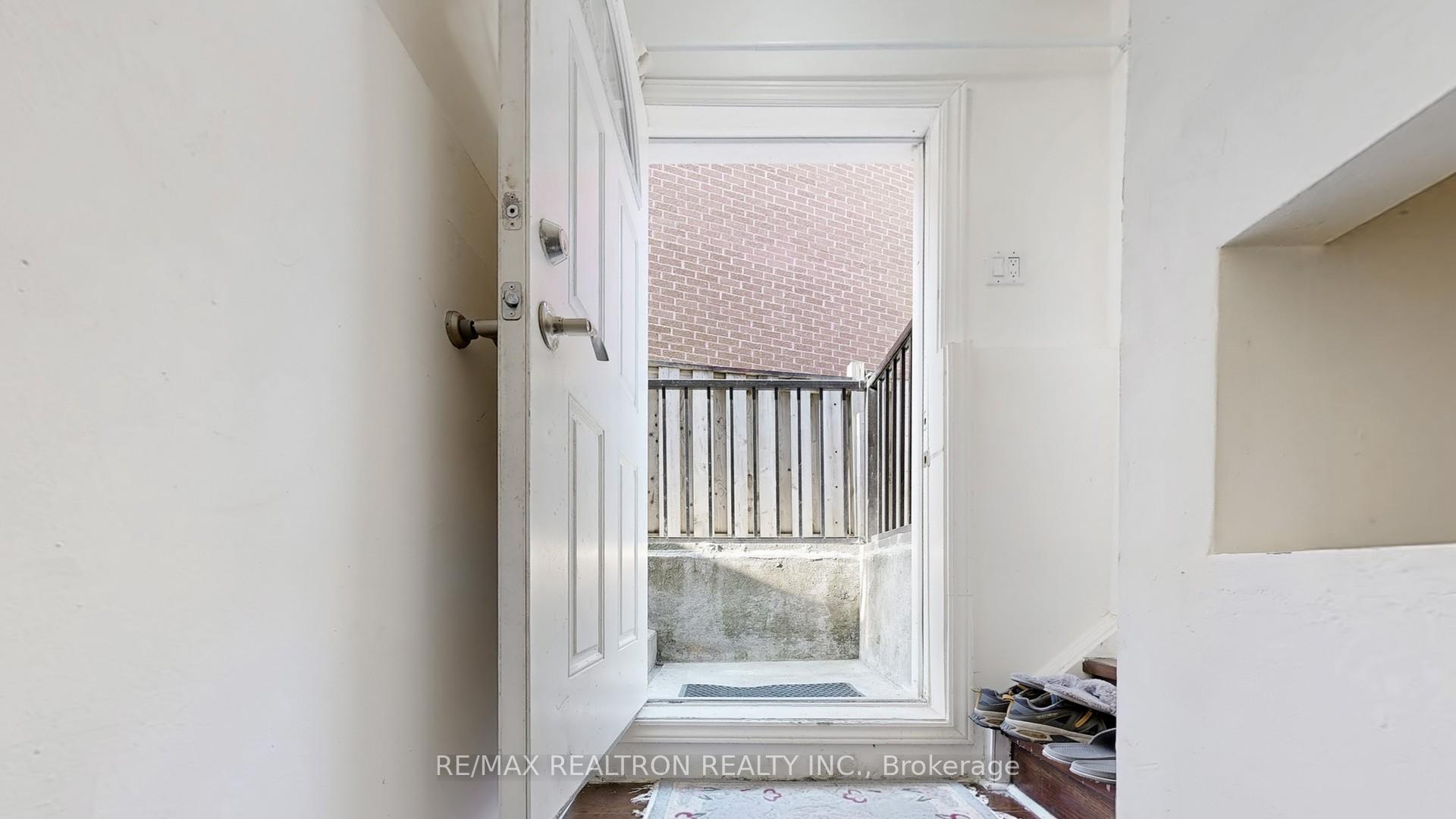 Photo 38 of 36 Erla Court, Markham, Middlefield — HOMEH