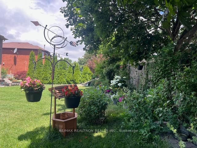 Photo 40 of 36 Erla Court, Markham, Middlefield — HOMEH