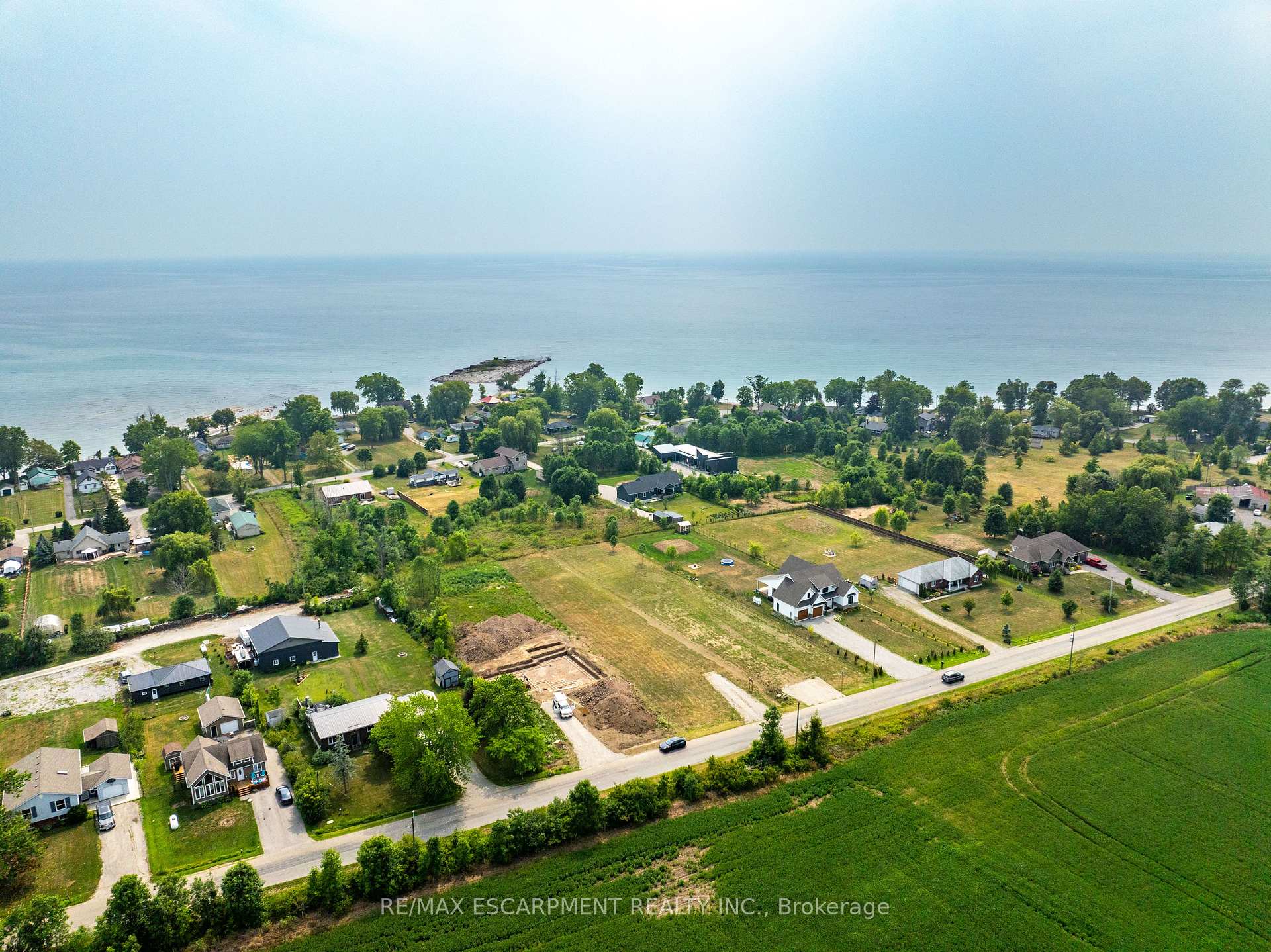 Photo 2 of 3250 Lakeshore Road, Haldimand, Dunnville — HOMEH