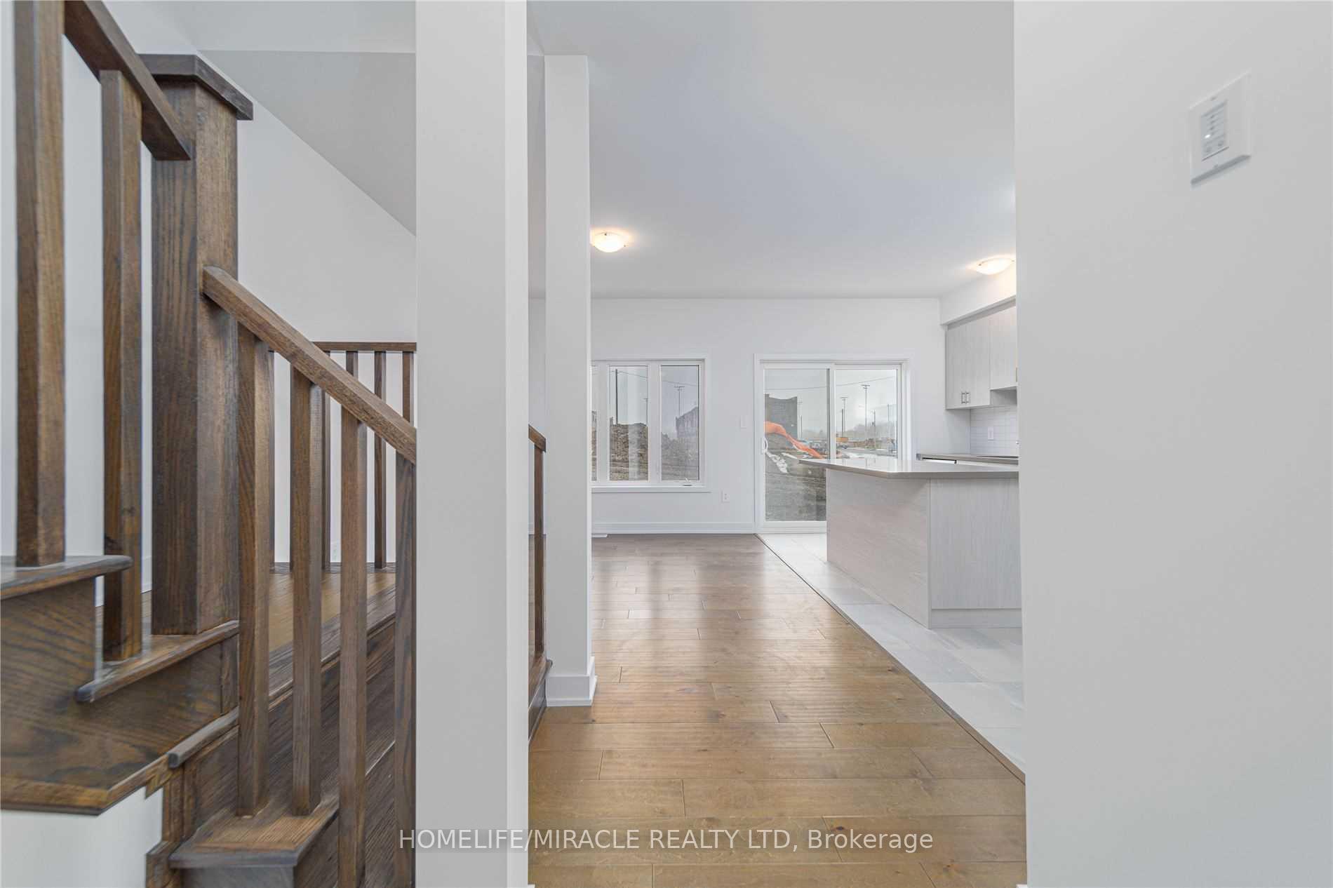 Photo 6 of 31 Evergreen Terrace, Barrie, Painswick South — HOMEH