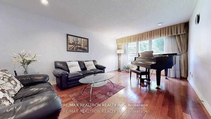 Photo 8 of 72 Spanhouse Crescent, Markham, Unionville — HOMEH