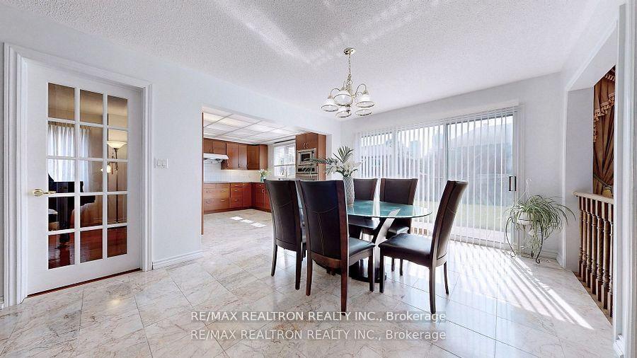 Photo 3 of 72 Spanhouse Crescent, Markham, Unionville — HOMEH