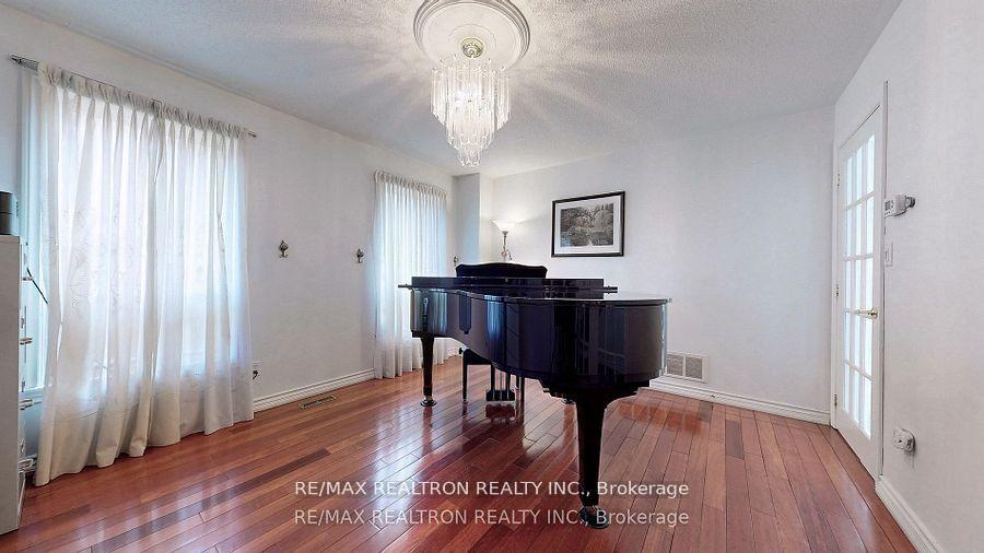 Photo 6 of 72 Spanhouse Crescent, Markham, Unionville — HOMEH