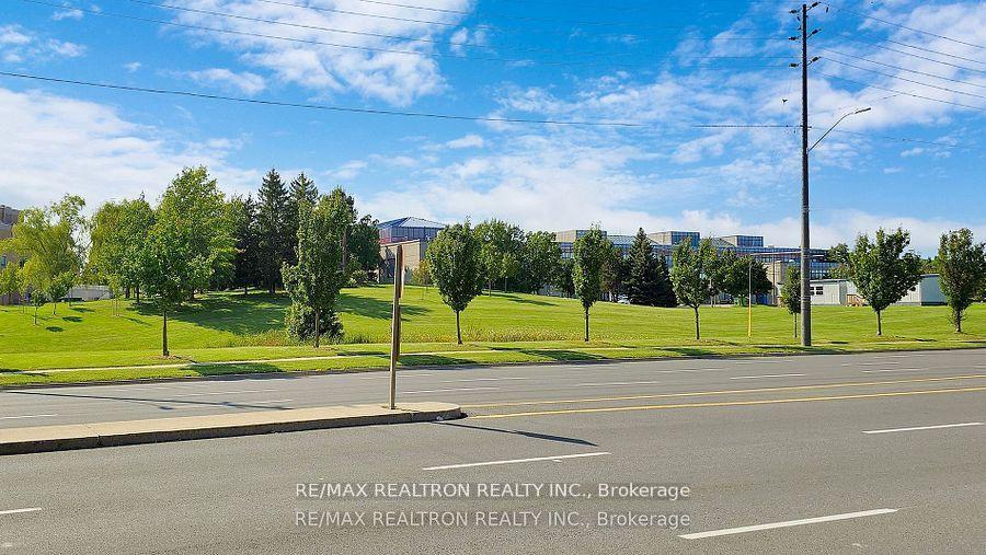 Photo 26 of 72 Spanhouse Crescent, Markham, Unionville — HOMEH