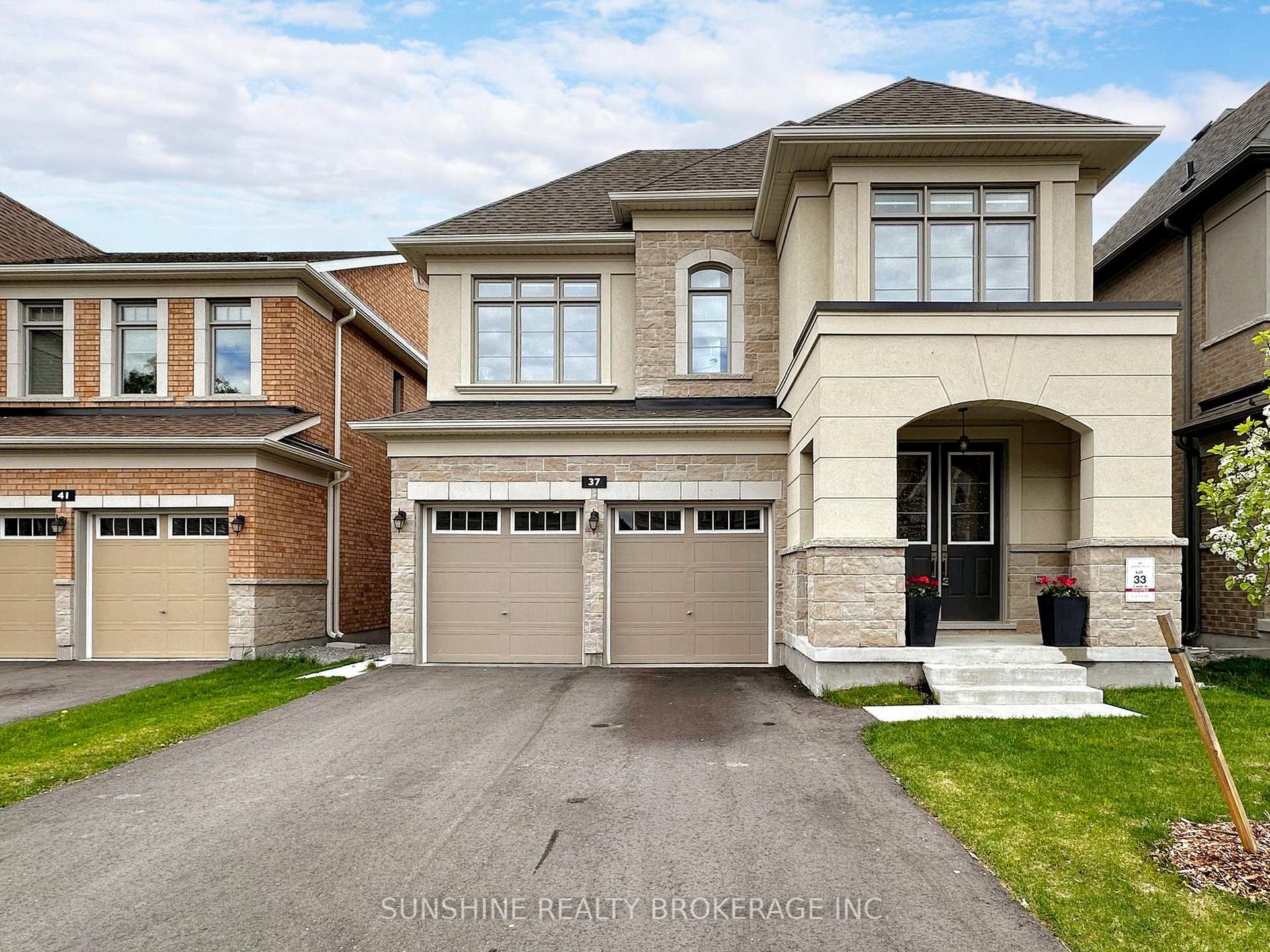 Front of 37 Sikura Circle