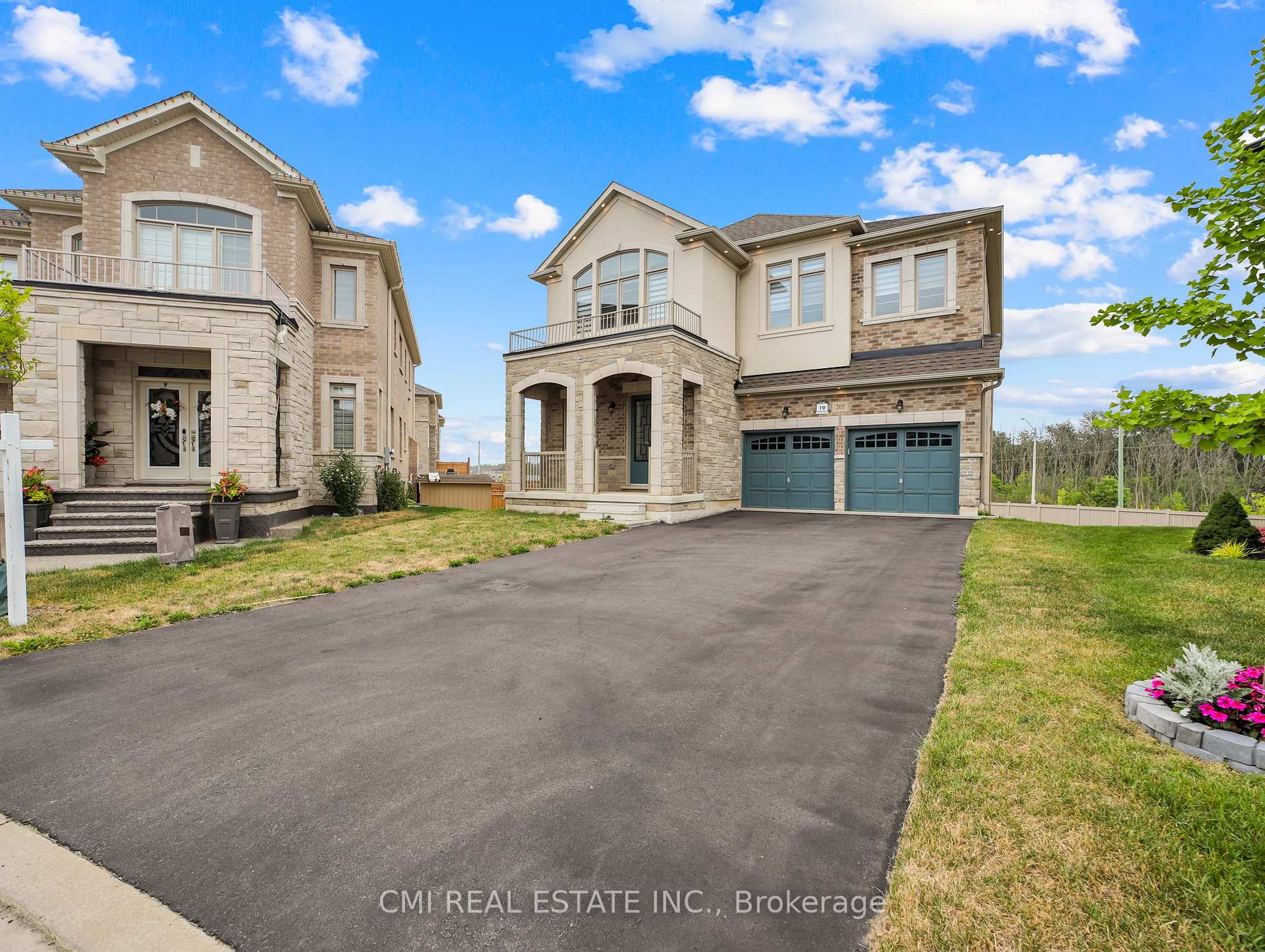 Photo 2 of 205 Agro Street, Hamilton, Waterdown — HOMEH