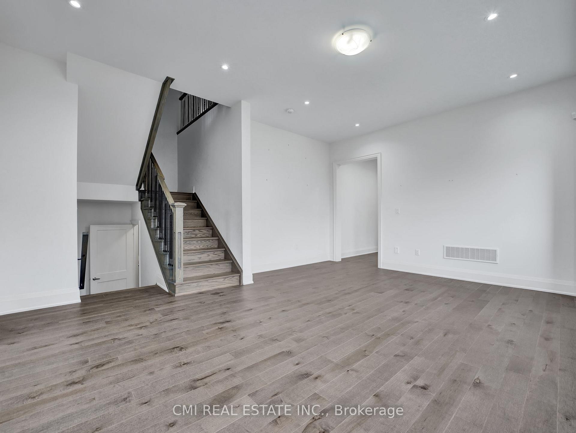 Photo 10 of 205 Agro Street, Hamilton, Waterdown — HOMEH