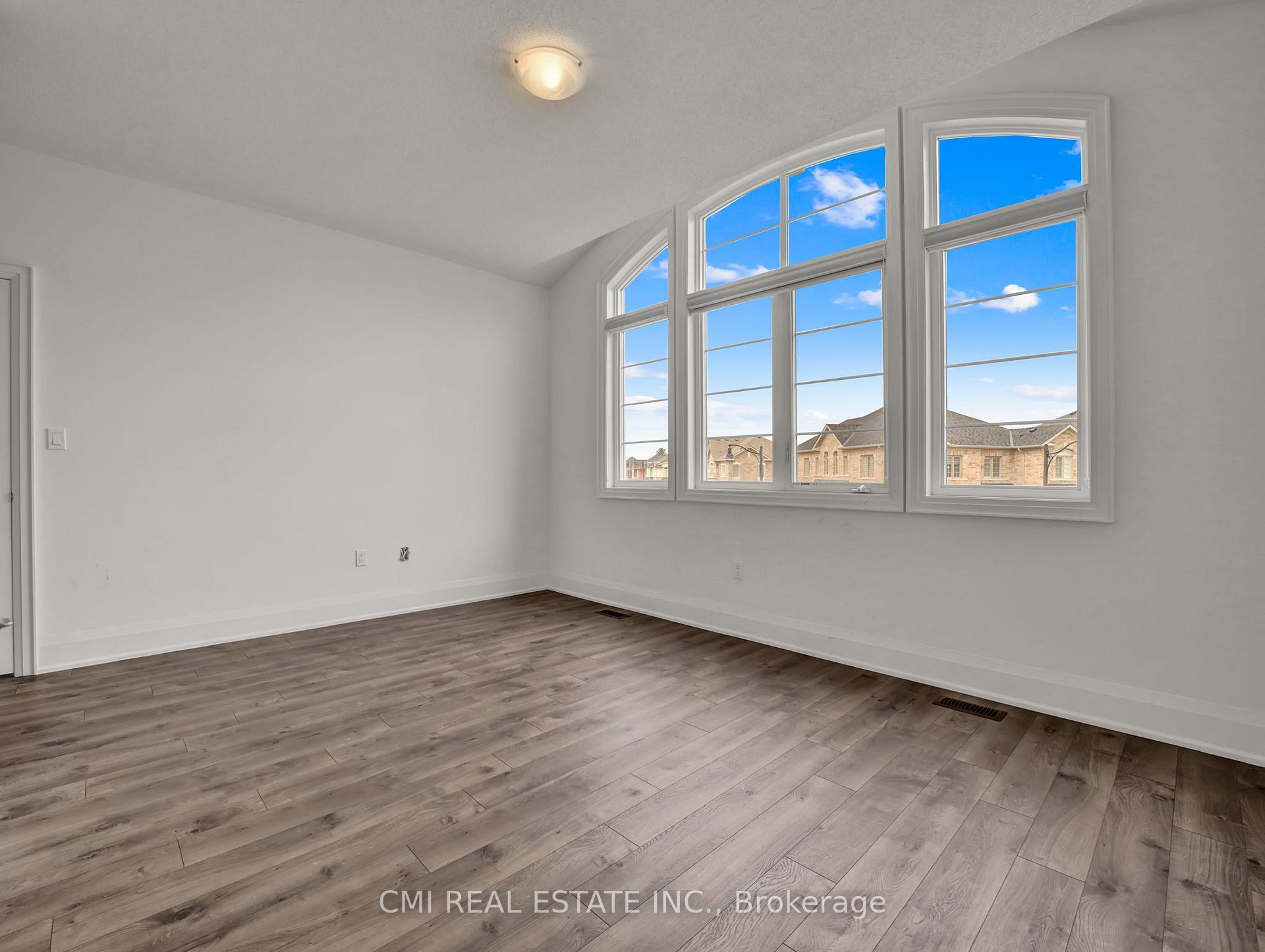Photo 21 of 205 Agro Street, Hamilton, Waterdown — HOMEH