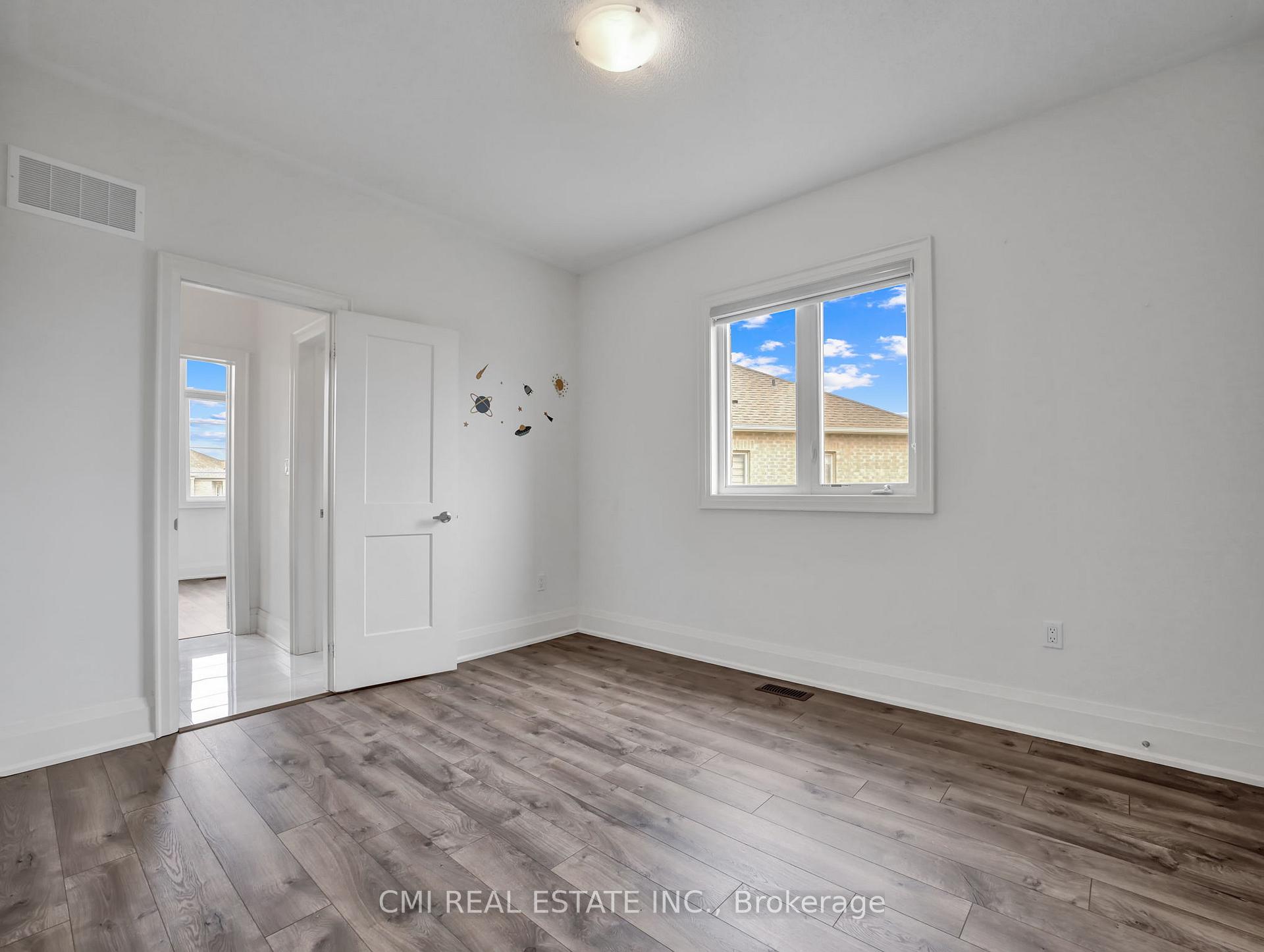 Photo 26 of 205 Agro Street, Hamilton, Waterdown — HOMEH