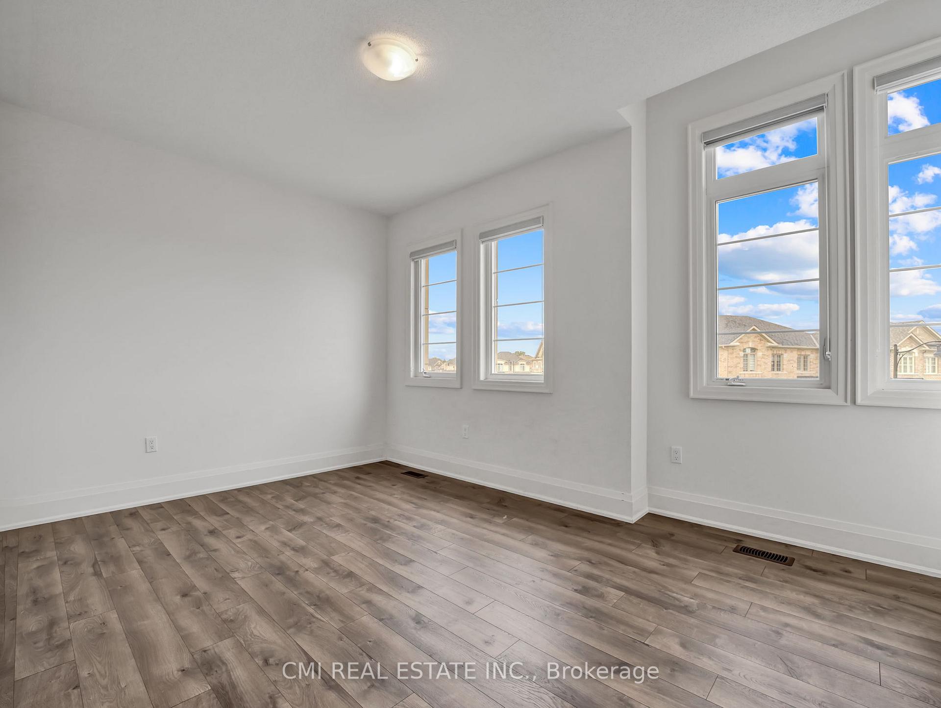 Photo 33 of 205 Agro Street, Hamilton, Waterdown — HOMEH