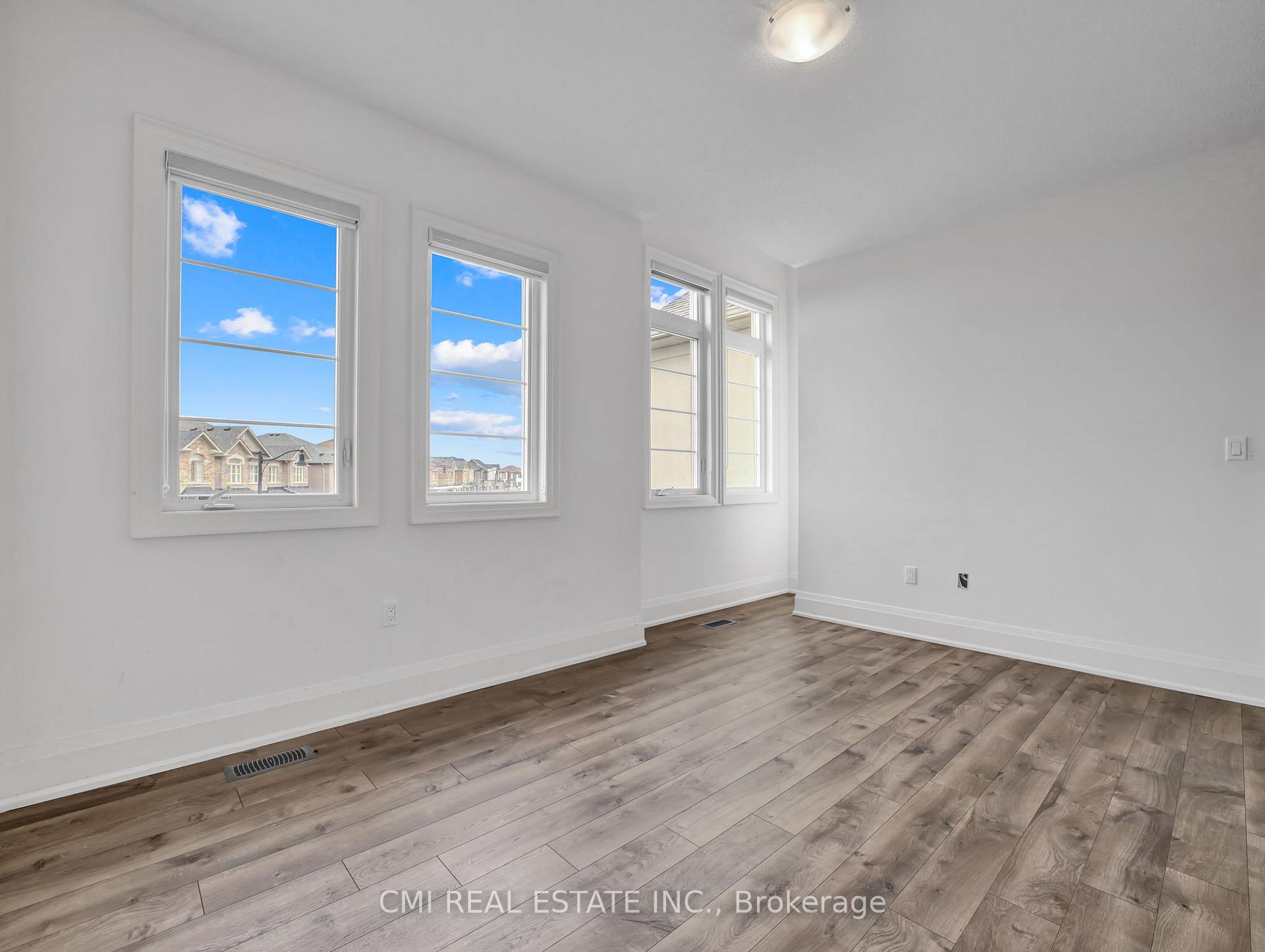 Photo 34 of 205 Agro Street, Hamilton, Waterdown — HOMEH