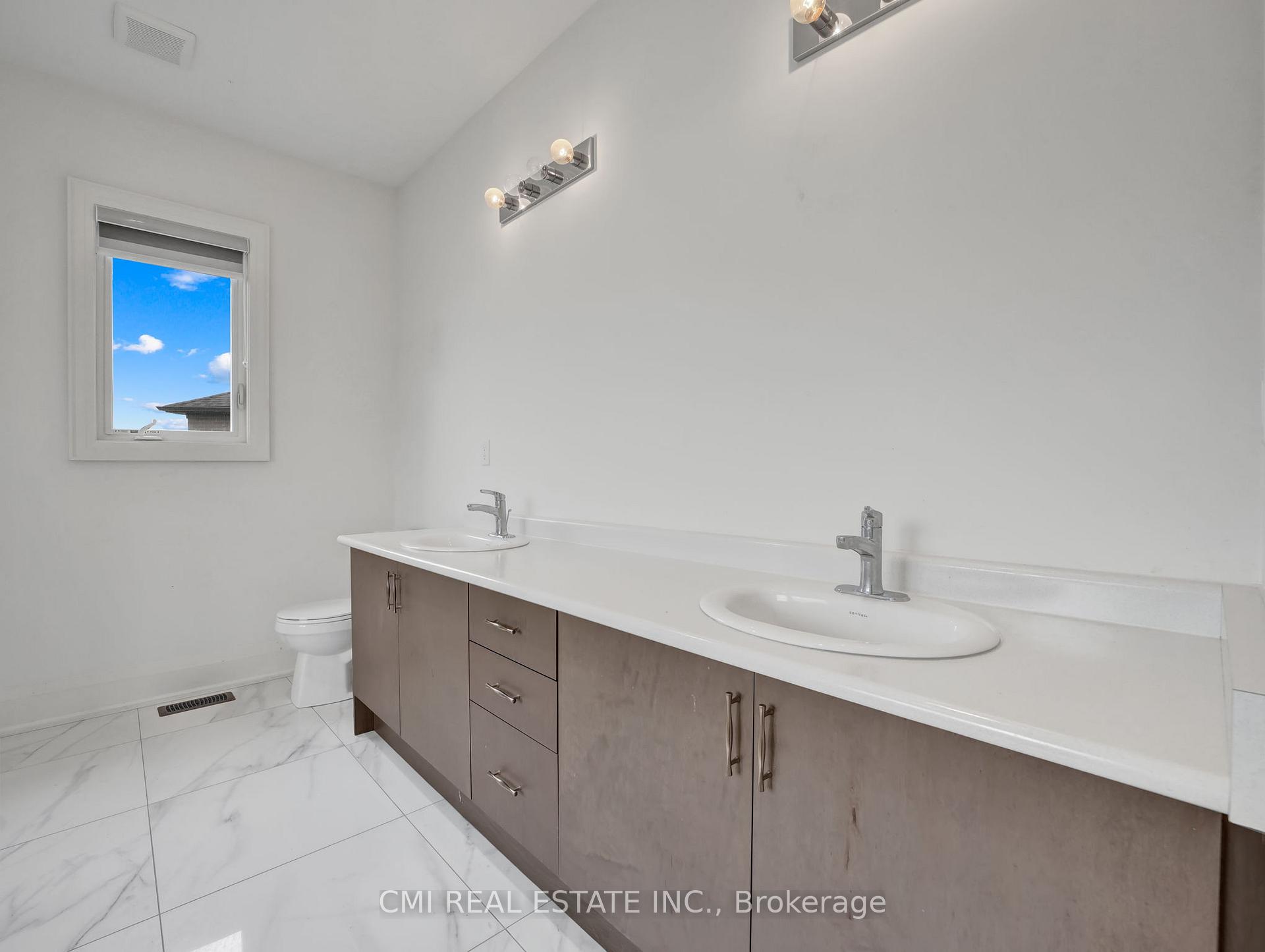 Photo 42 of 205 Agro Street, Hamilton, Waterdown — HOMEH