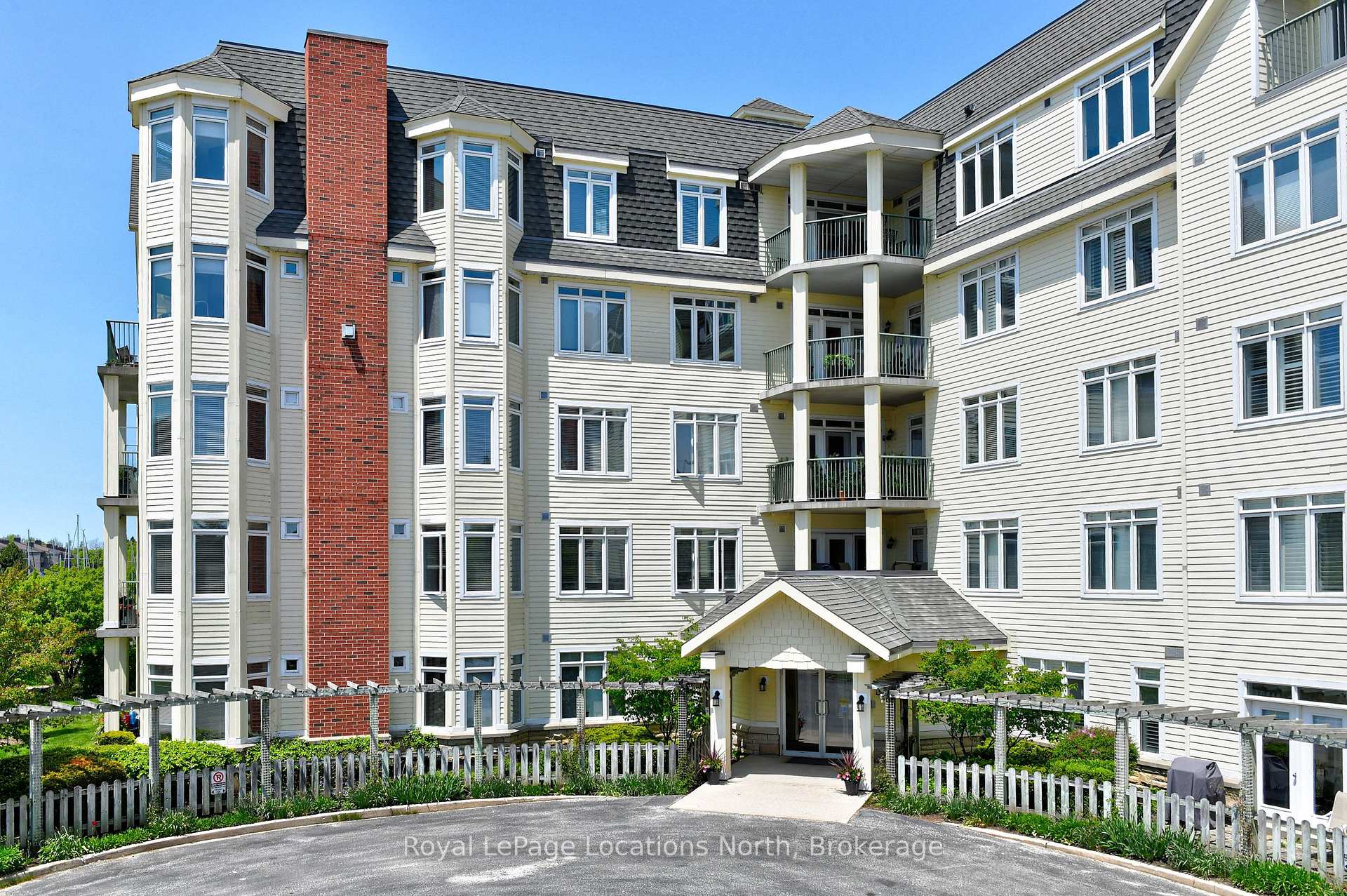 Front of Unit 104, 10 Bay Street E