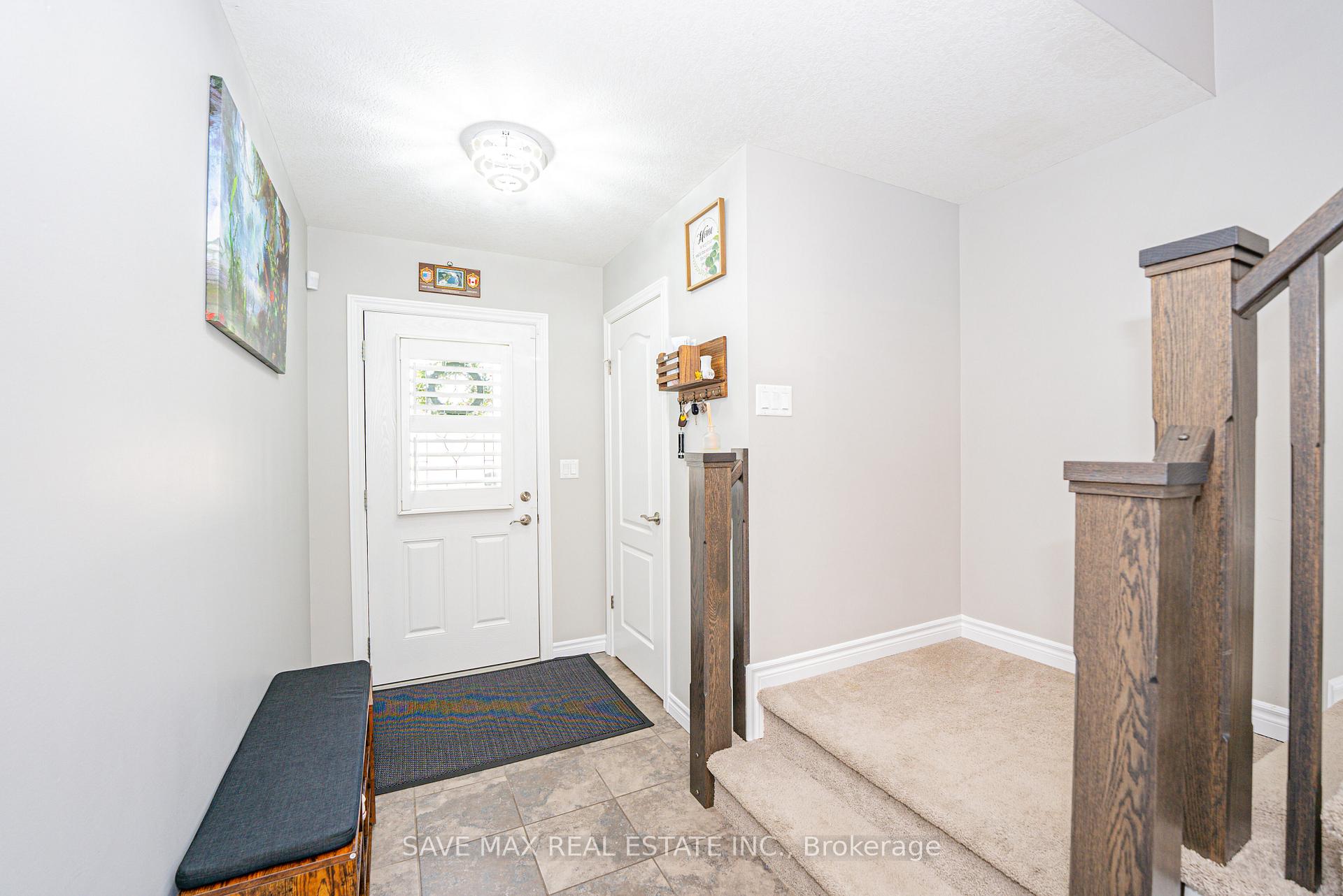 Photo 13 of Unit 6, 625 Blackbridge Road, Cambridge, Silver Heights — HOMEH