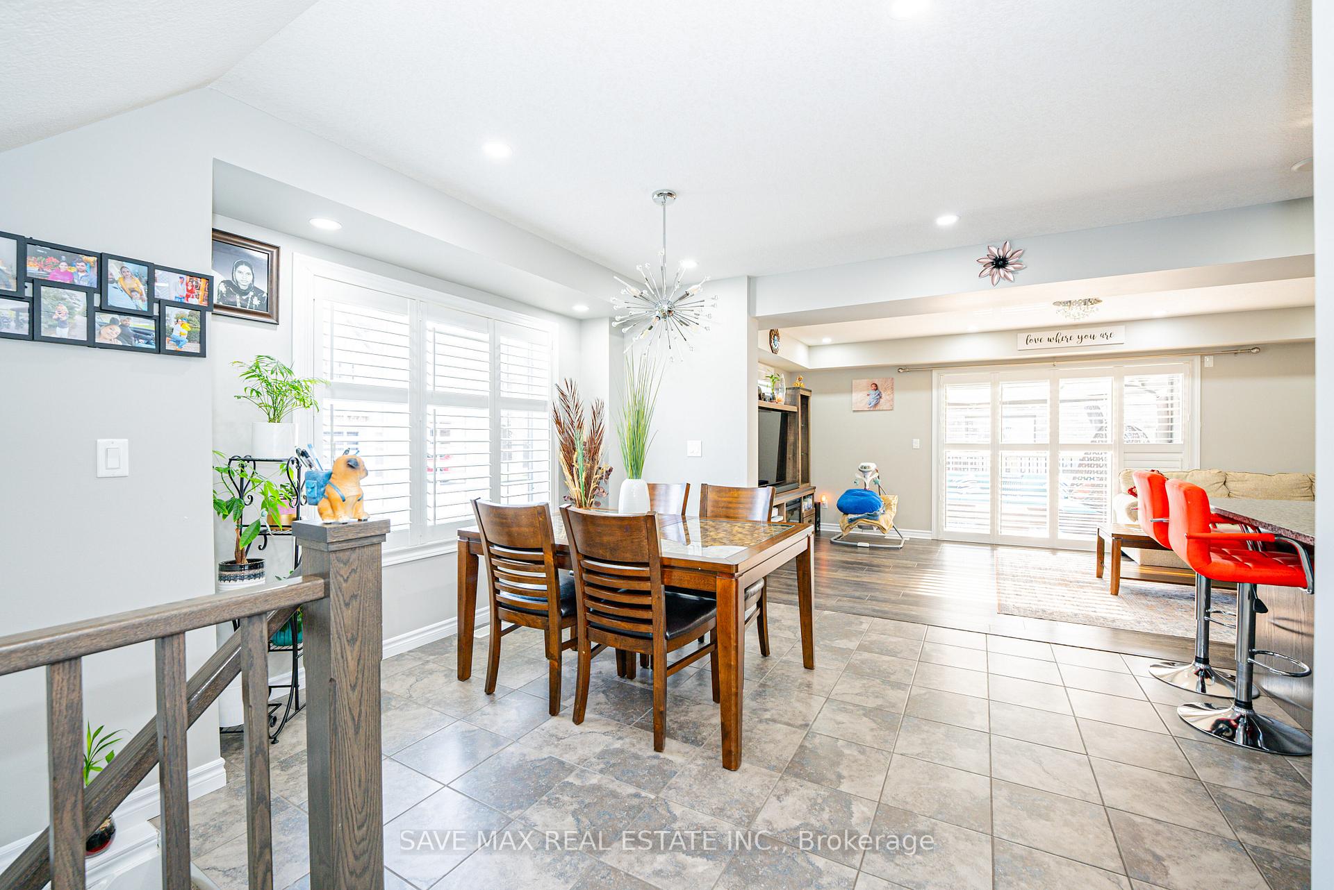 Photo 9 of Unit 6, 625 Blackbridge Road, Cambridge, Silver Heights — HOMEH