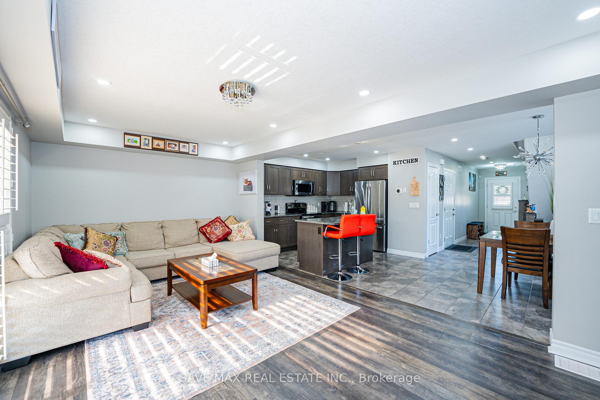 Photo 23 of Unit 6, 625 Blackbridge Road, Cambridge, Silver Heights — HOMEH