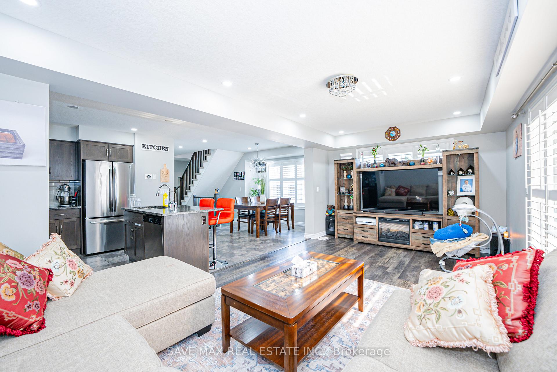 Photo 10 of Unit 6, 625 Blackbridge Road, Cambridge, Silver Heights — HOMEH