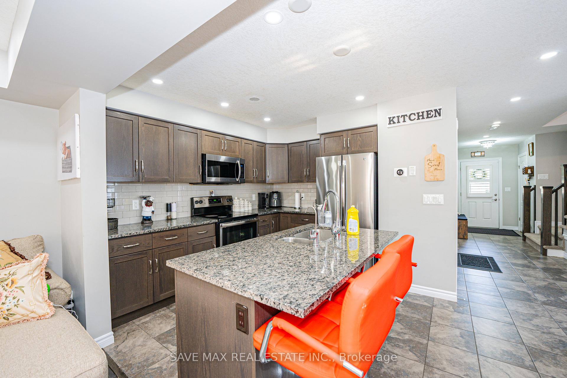 Photo 35 of Unit 6, 625 Blackbridge Road, Cambridge, Silver Heights — HOMEH