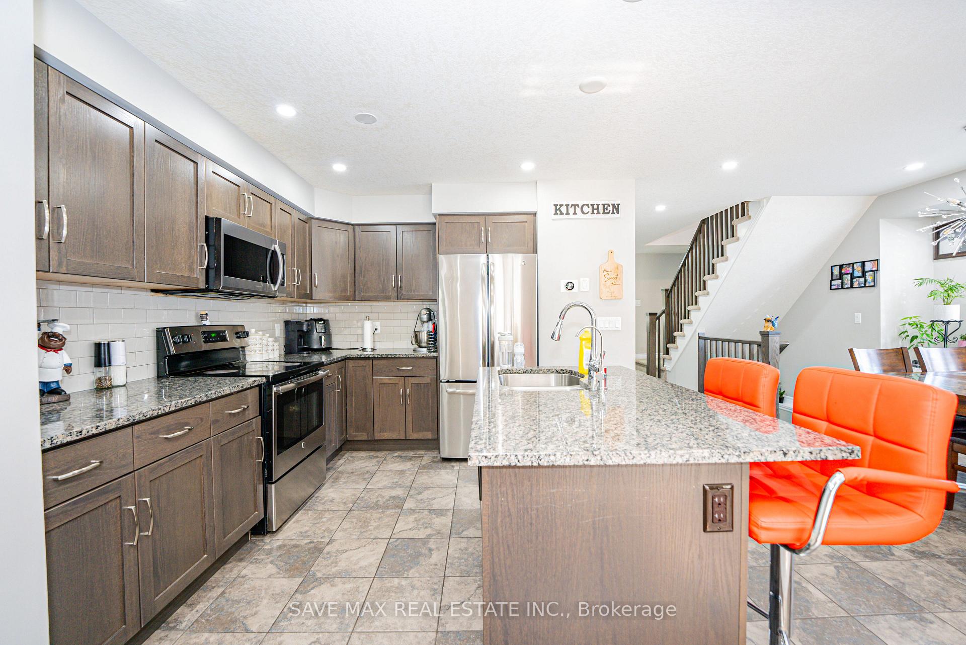 Photo 34 of Unit 6, 625 Blackbridge Road, Cambridge, Silver Heights — HOMEH
