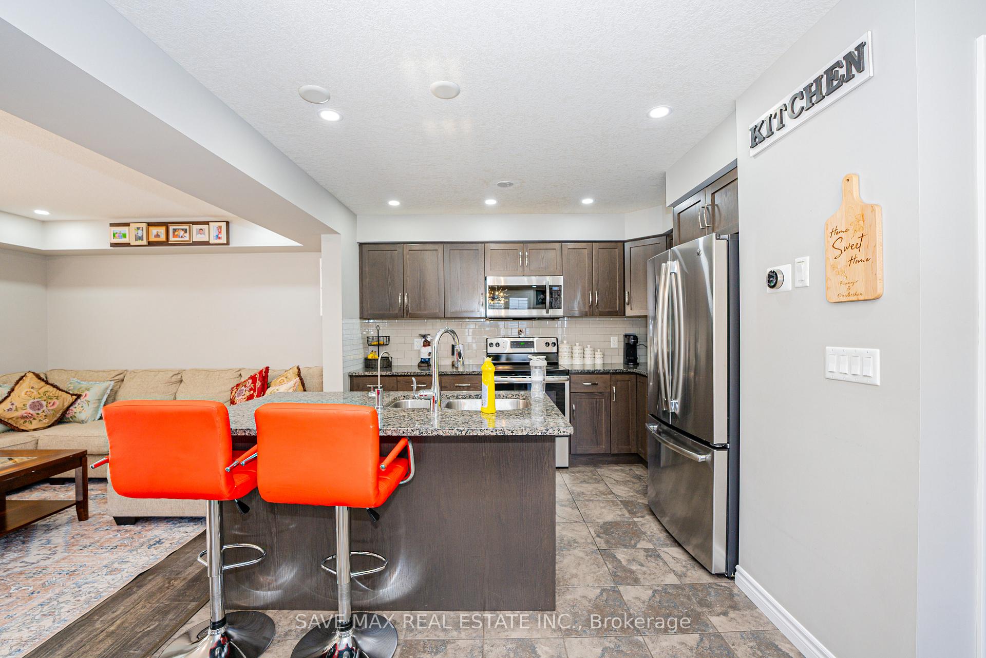 Photo 25 of Unit 6, 625 Blackbridge Road, Cambridge, Silver Heights — HOMEH