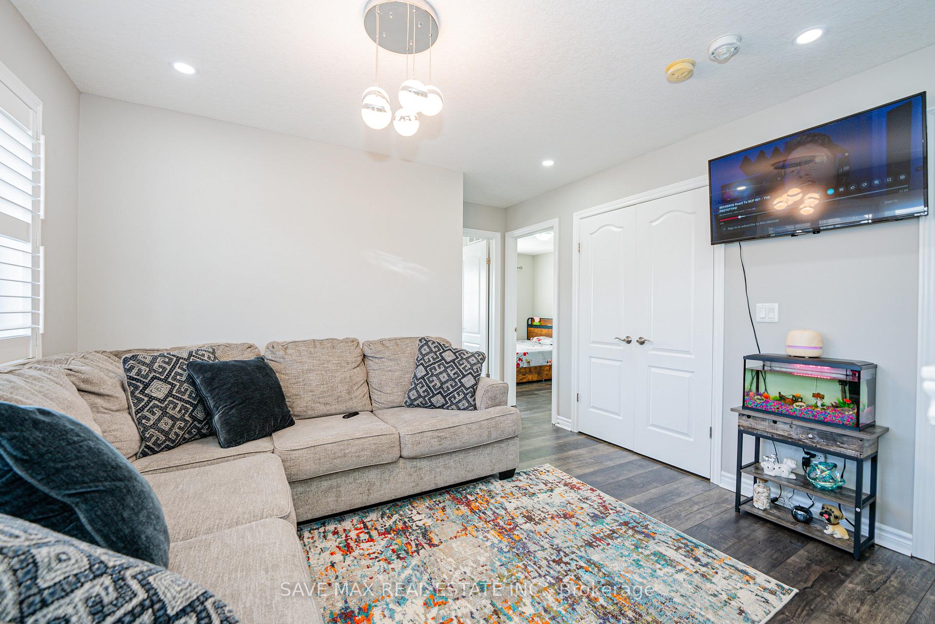 Photo 21 of Unit 6, 625 Blackbridge Road, Cambridge, Silver Heights — HOMEH