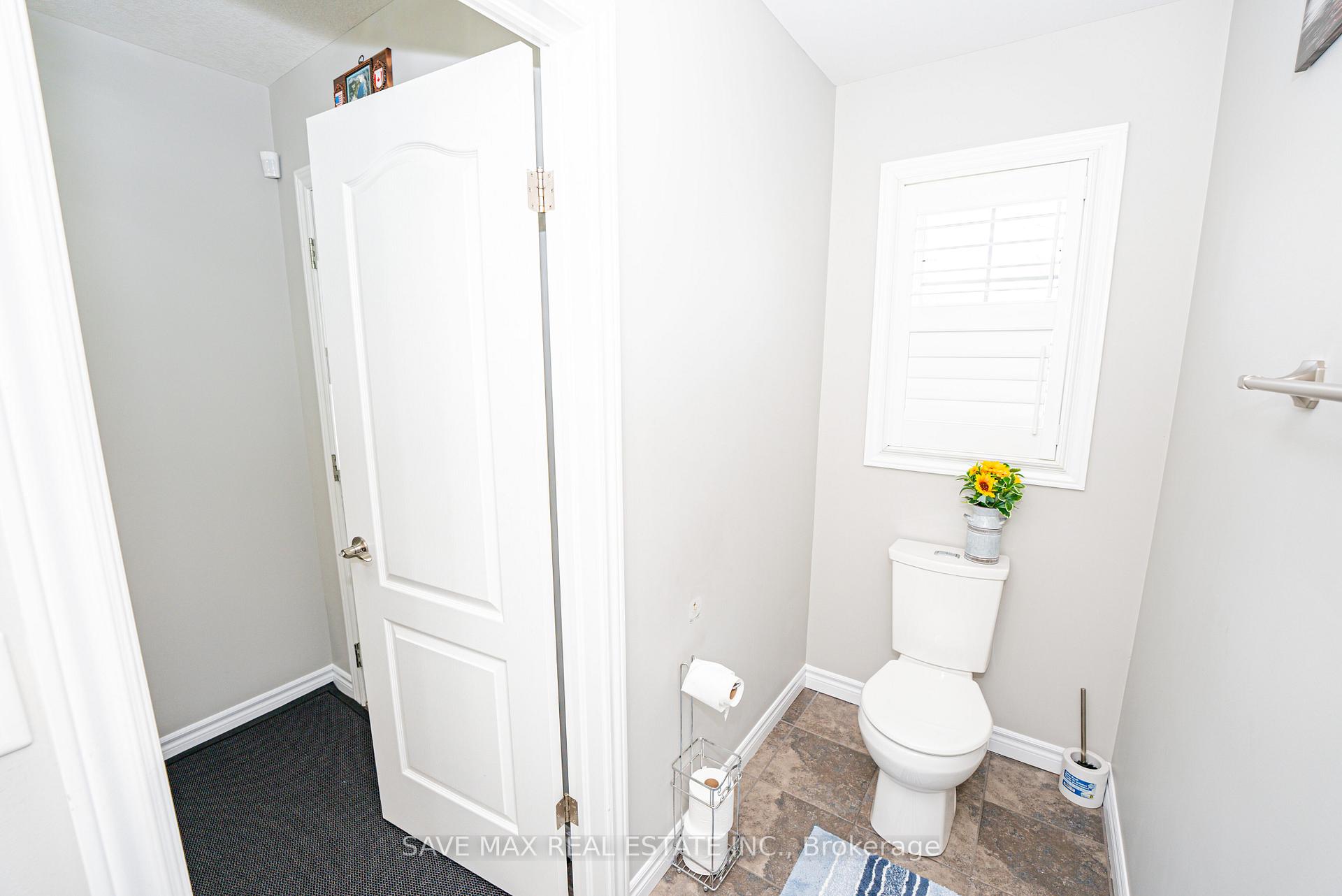 Photo 36 of Unit 6, 625 Blackbridge Road, Cambridge, Silver Heights — HOMEH