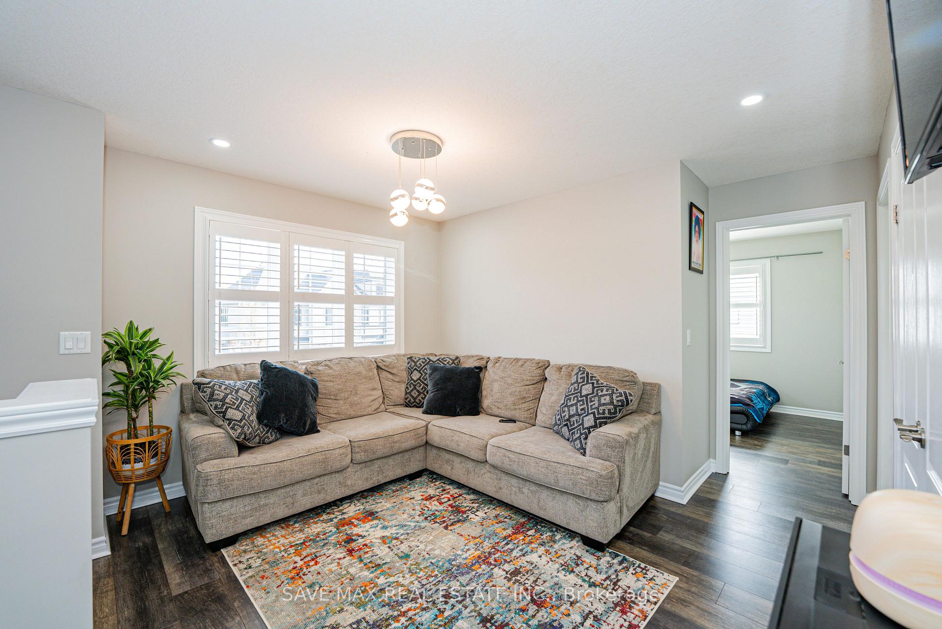 Photo 26 of Unit 6, 625 Blackbridge Road, Cambridge, Silver Heights — HOMEH