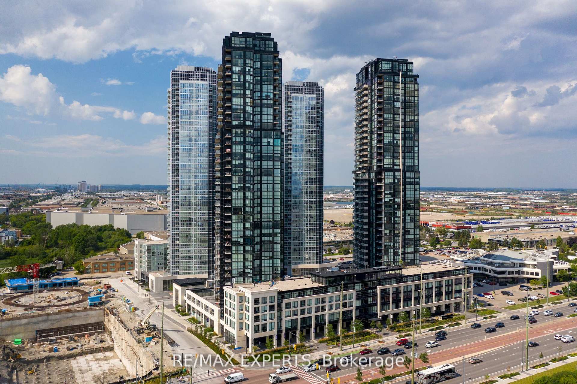 Photo 2 of Unit 2406, 2900 Highway 7 Road, Vaughan, Concord — HOMEH