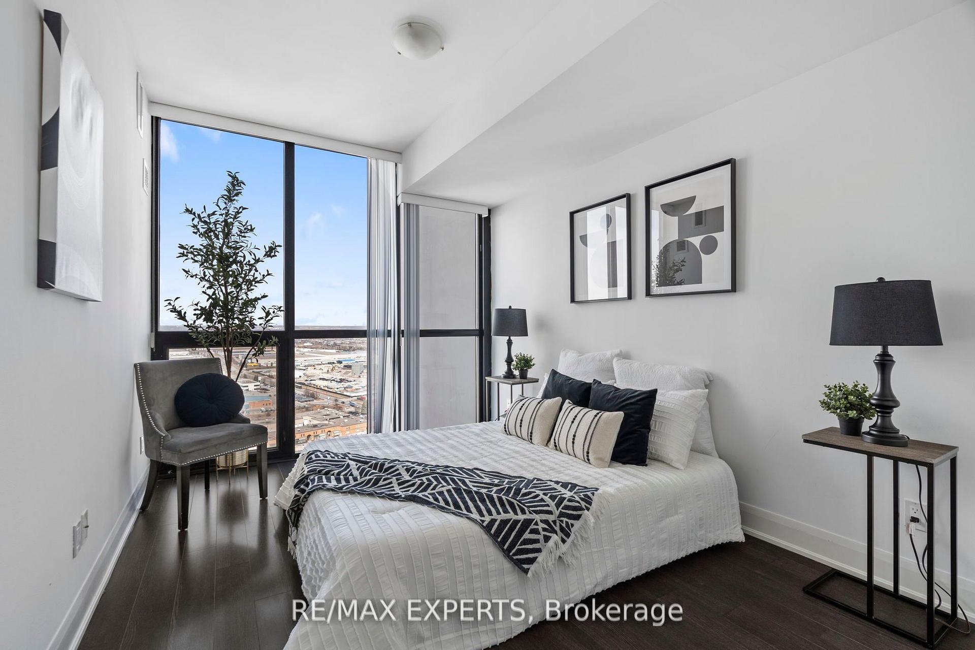 Photo 9 of Unit 2406, 2900 Highway 7 Road, Vaughan, Concord — HOMEH
