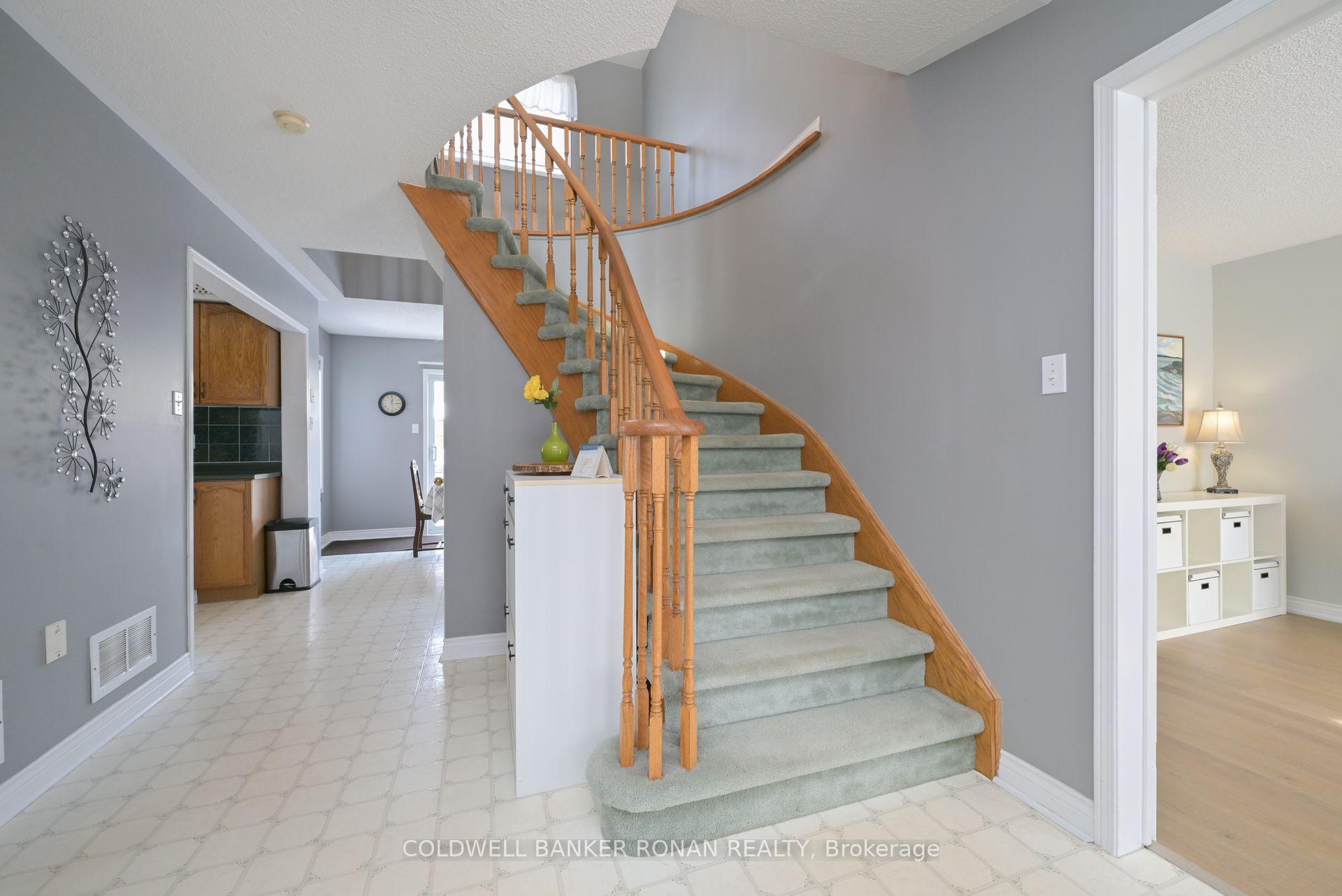 Photo 3 of 51 Darling Crescent, New Tecumseth, Alliston — HOMEH
