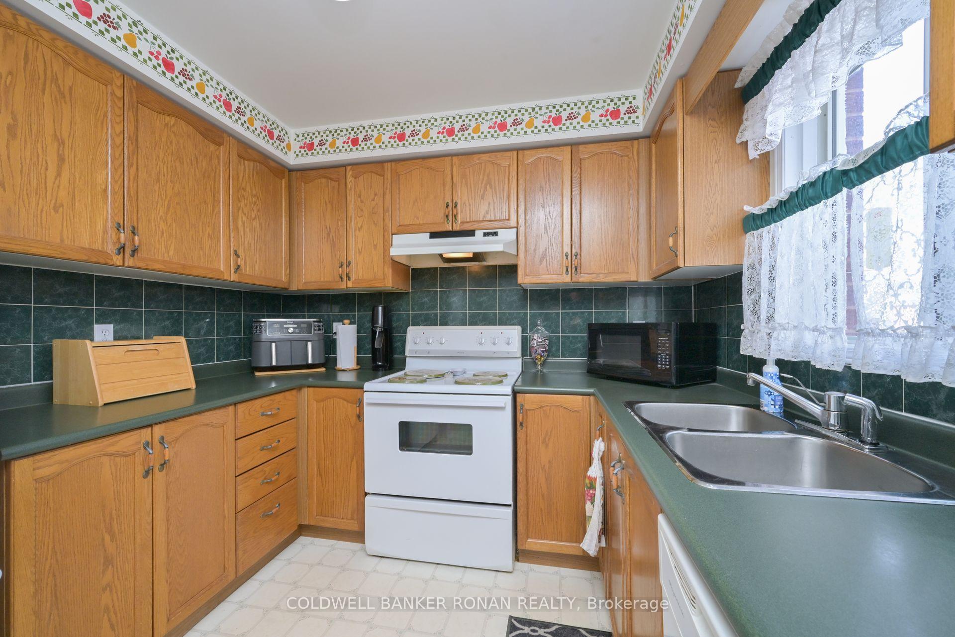 Photo 8 of 51 Darling Crescent, New Tecumseth, Alliston — HOMEH