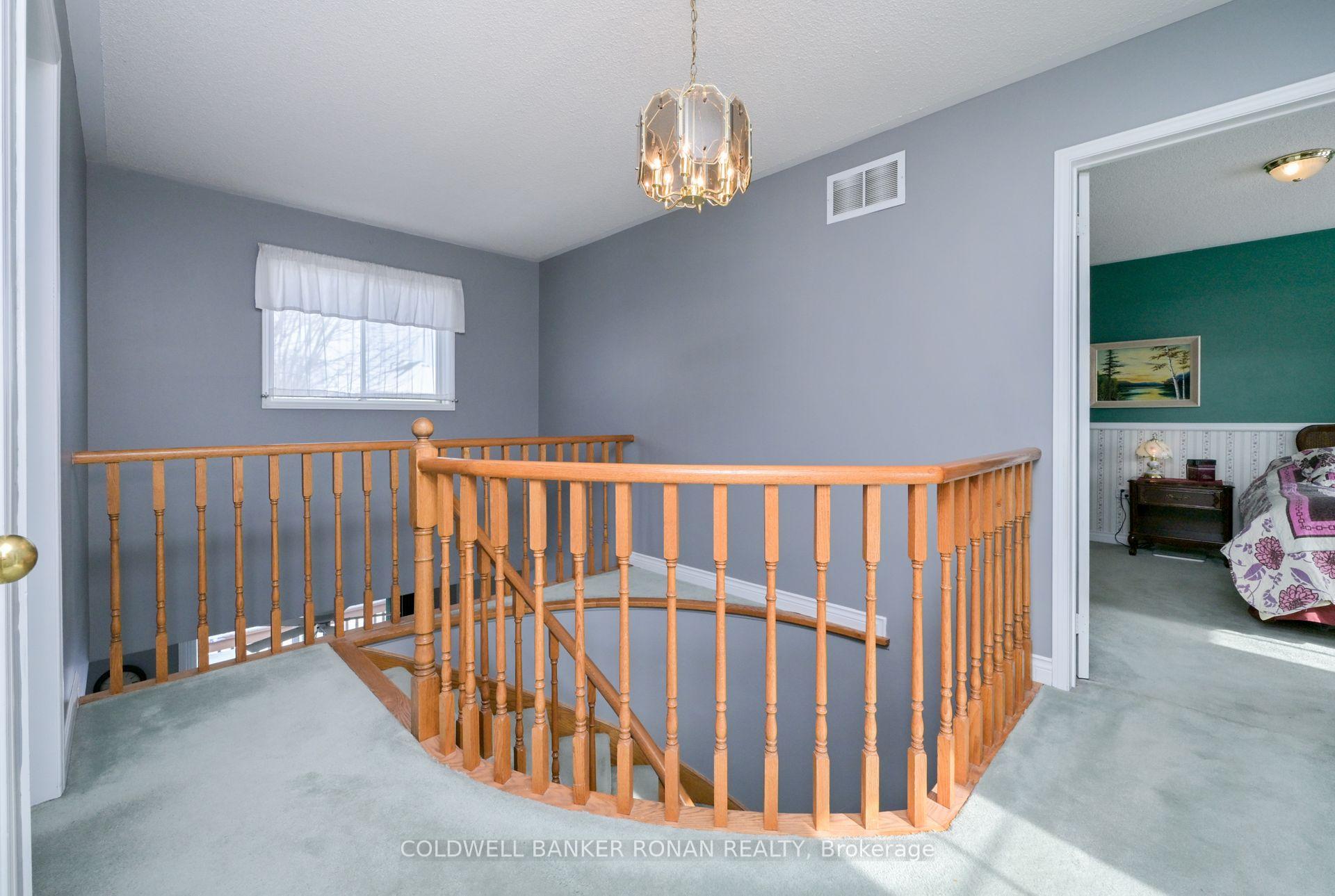 Photo 18 of 51 Darling Crescent, New Tecumseth, Alliston — HOMEH