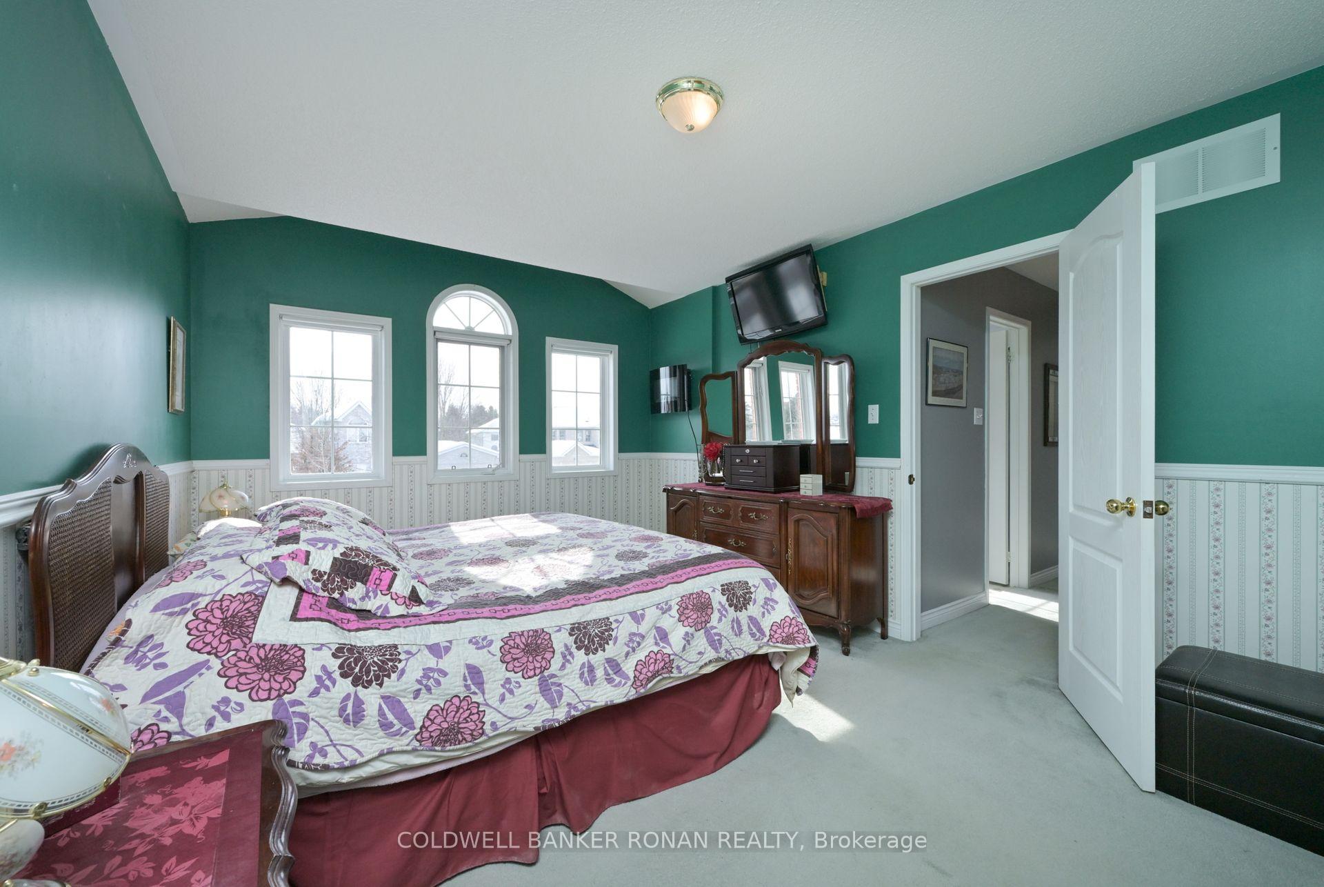 Photo 19 of 51 Darling Crescent, New Tecumseth, Alliston — HOMEH
