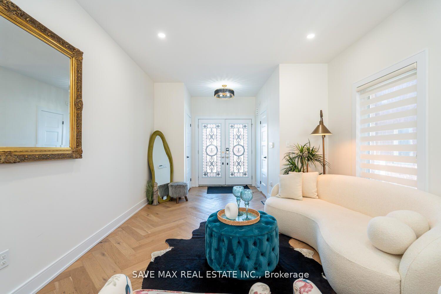 Photo 3 of 233 Valleyway Drive, Brampton, Credit Valley — HOMEH