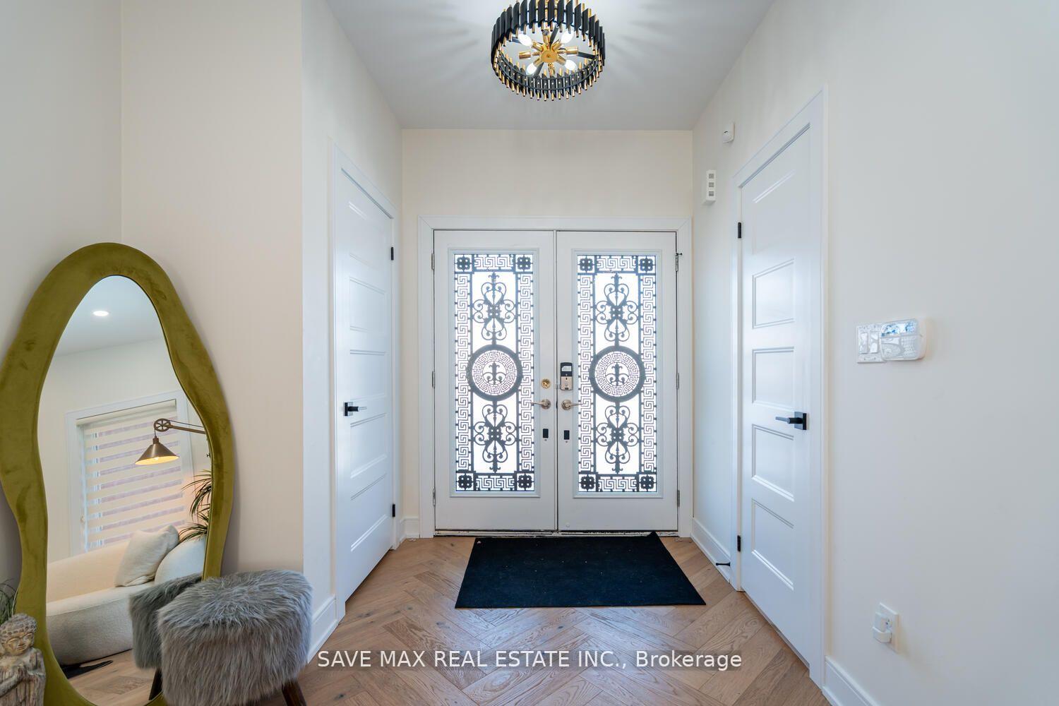 Photo 2 of 233 Valleyway Drive, Brampton, Credit Valley — HOMEH