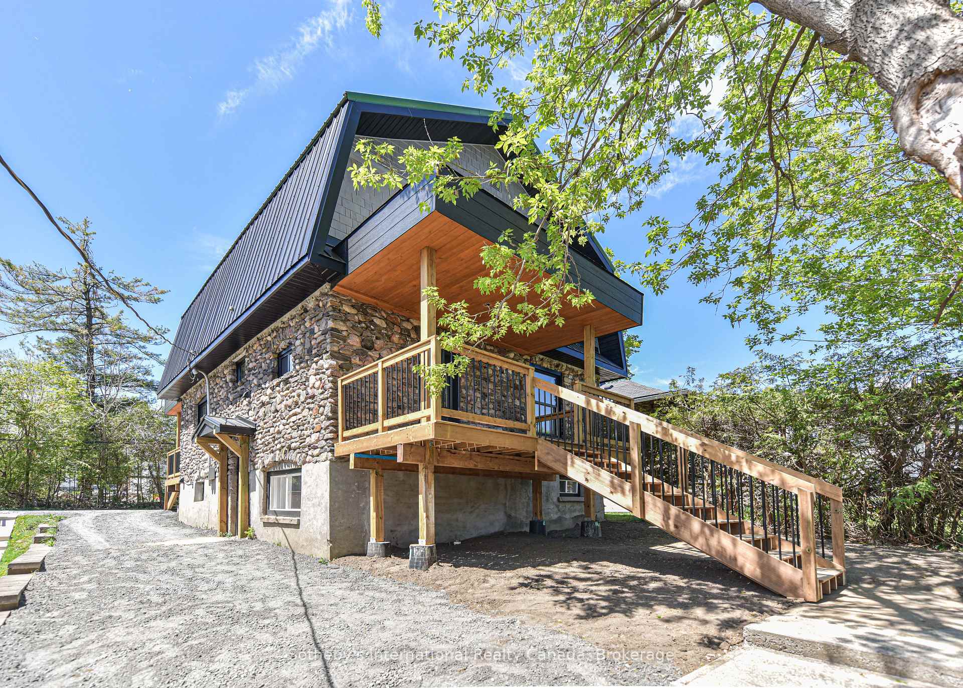 Front of 177 parkview Avenue