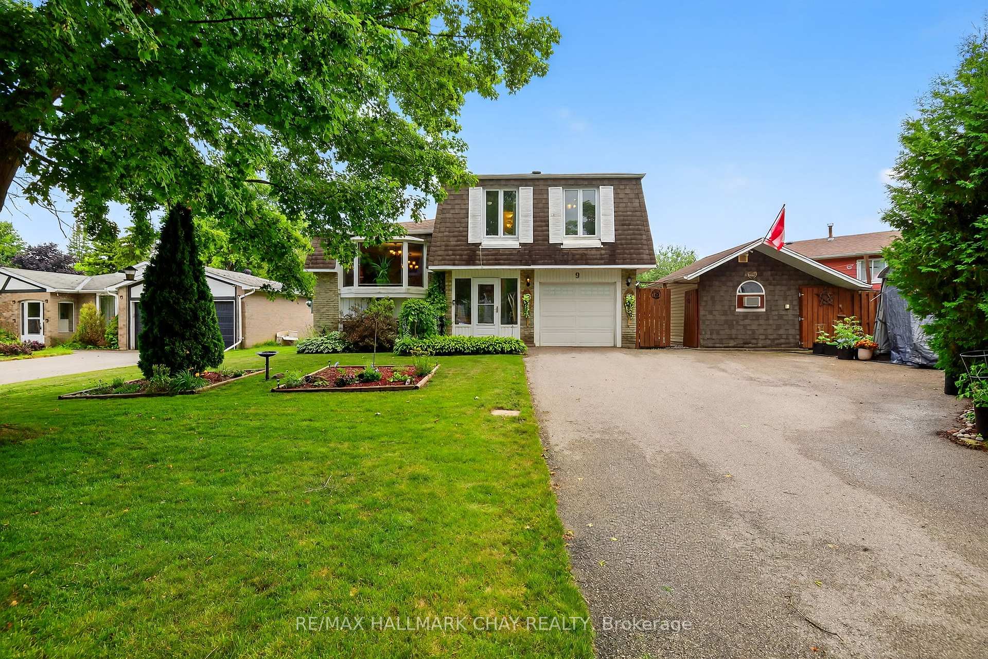 Photo 2 of 9 Hammond Crescent, New Tecumseth, Beeton — HOMEH