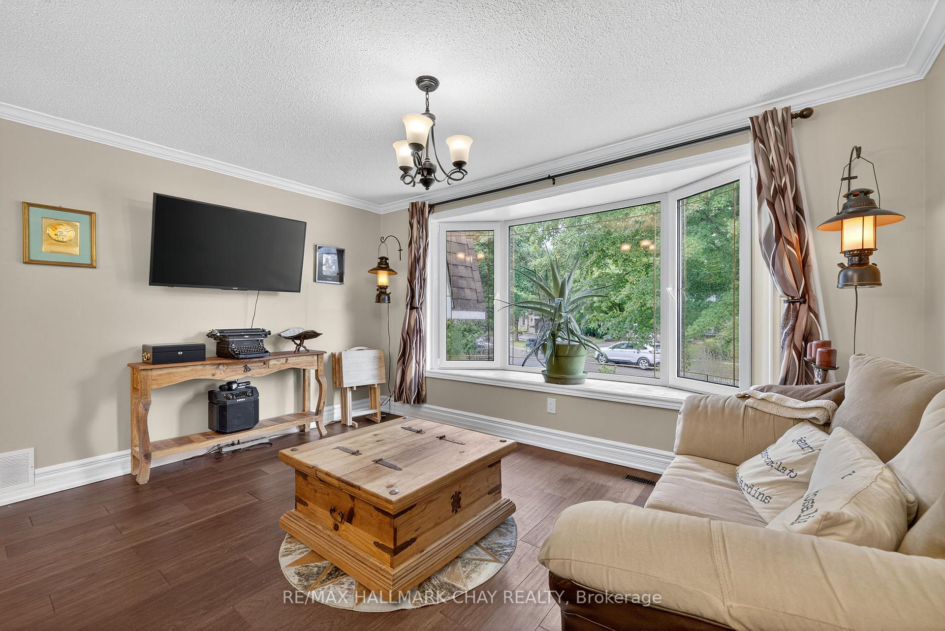 Photo 8 of 9 Hammond Crescent, New Tecumseth, Beeton — HOMEH