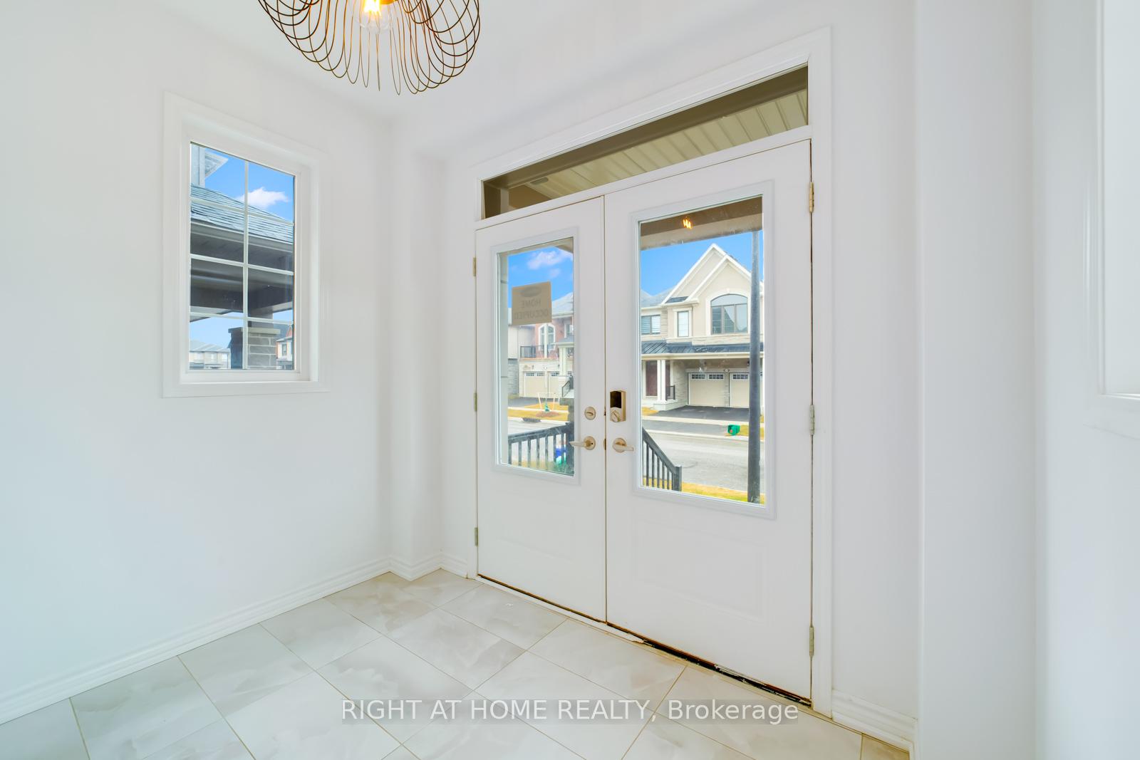Photo 3 of 1410 Swallowtail Lane, Pickering, Rural Pickering — HOMEH
