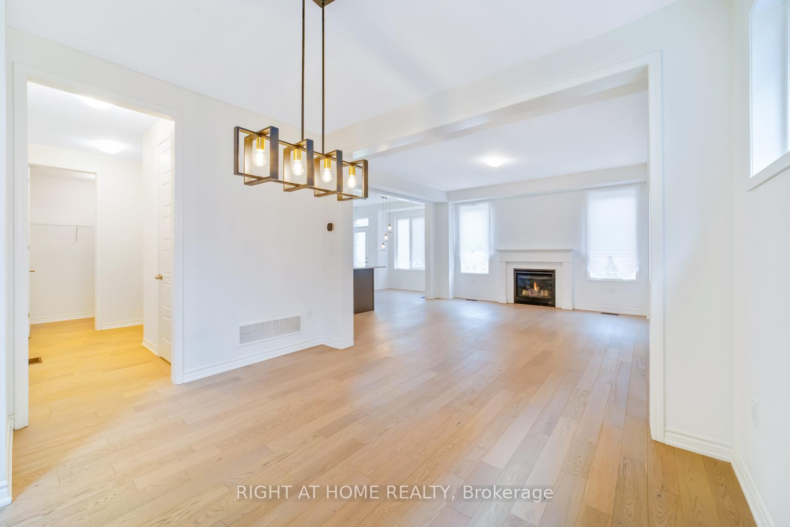 Photo 4 of 1410 Swallowtail Lane, Pickering, Rural Pickering — HOMEH
