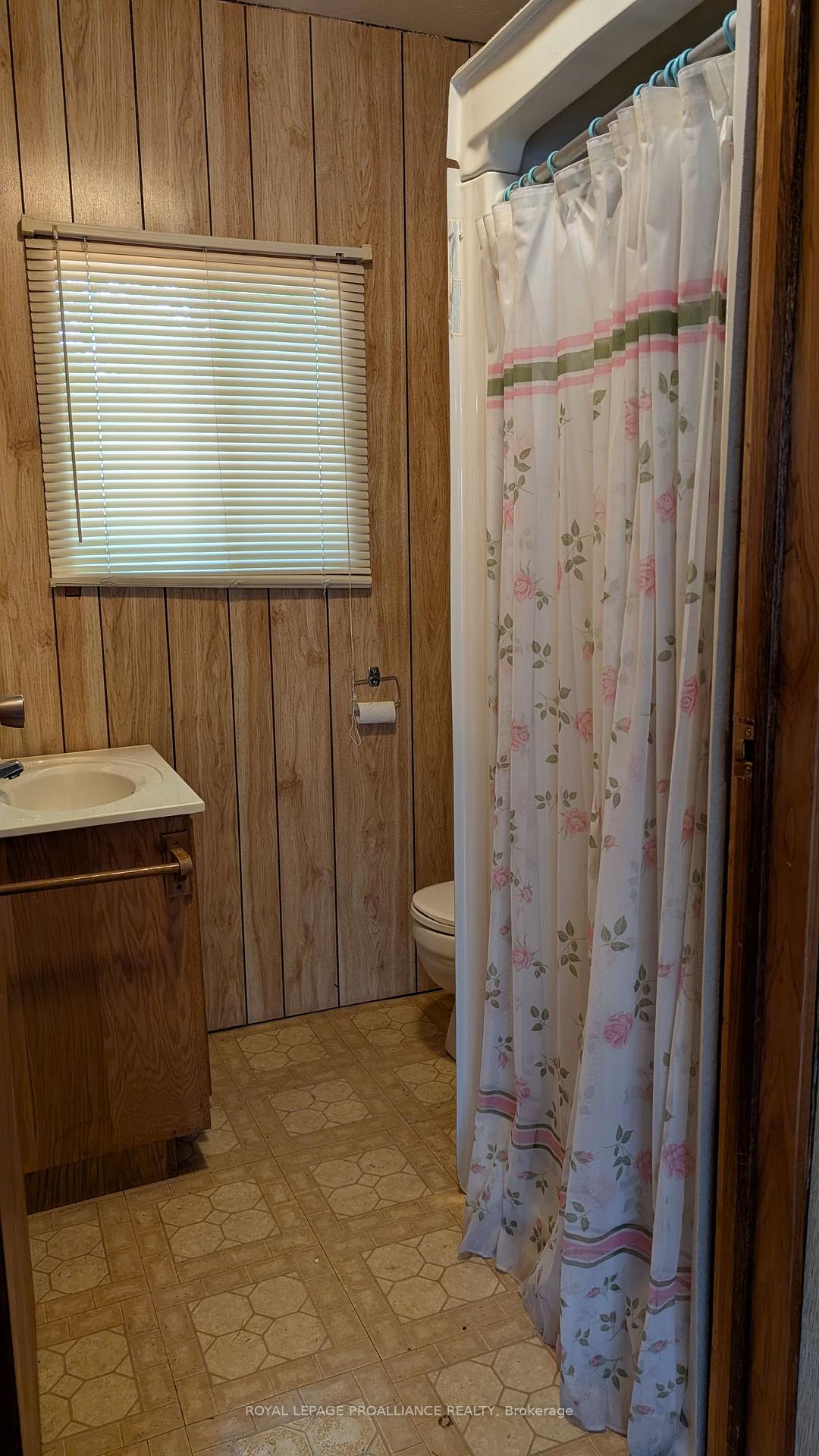 Photo 10 of 1052 Ridgeway Lane, North Frontenac, Frontenac North — HOMEH