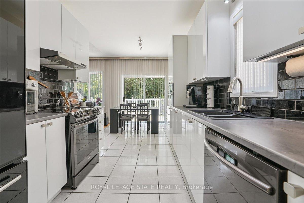 Photo 3 of 31 Morrison Crescent, Grimsby, Grimsby Beach — HOMEH