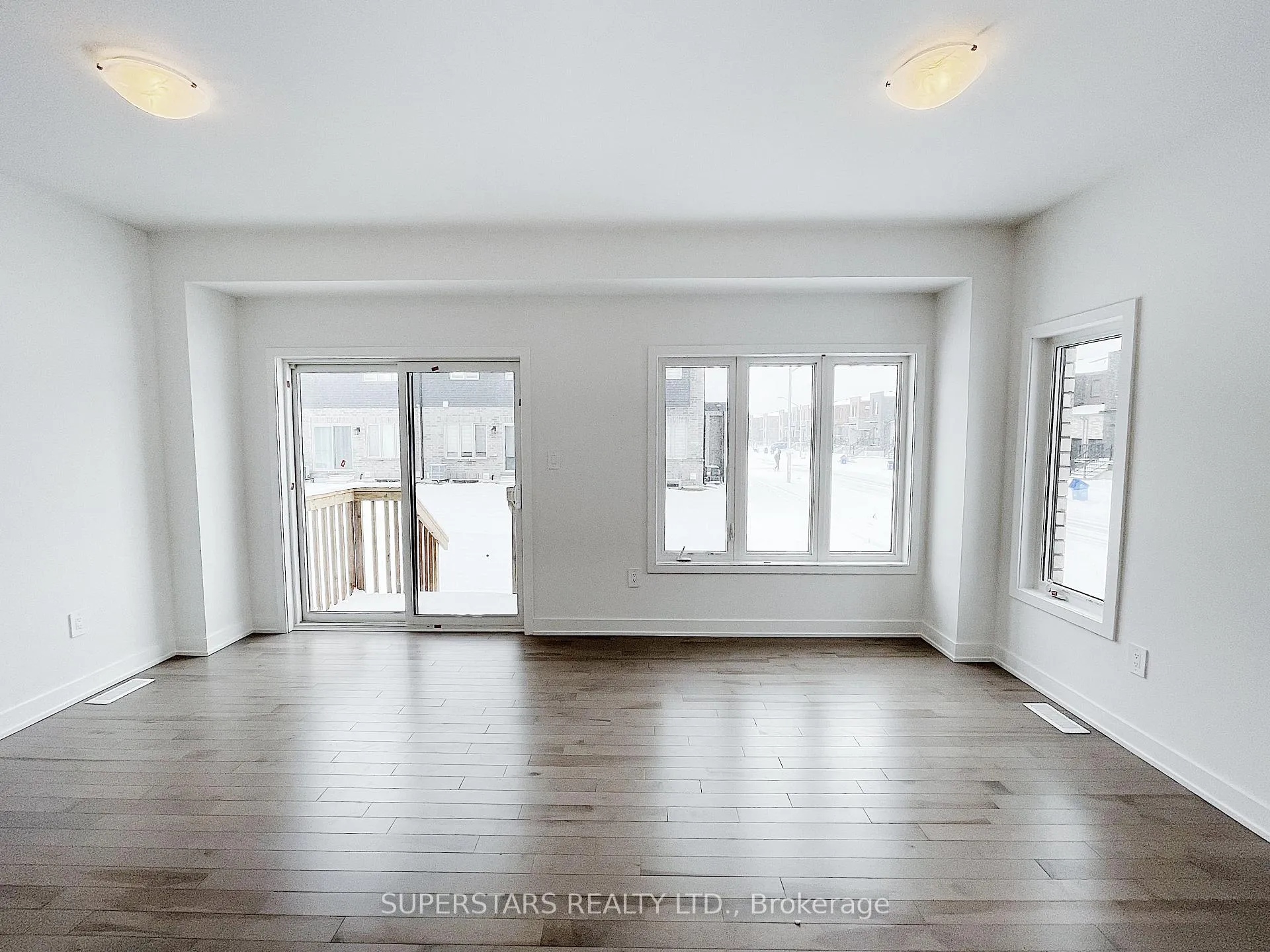 Photo 2 of 12 Westwood Avenue, Barrie, Painswick South — HOMEH