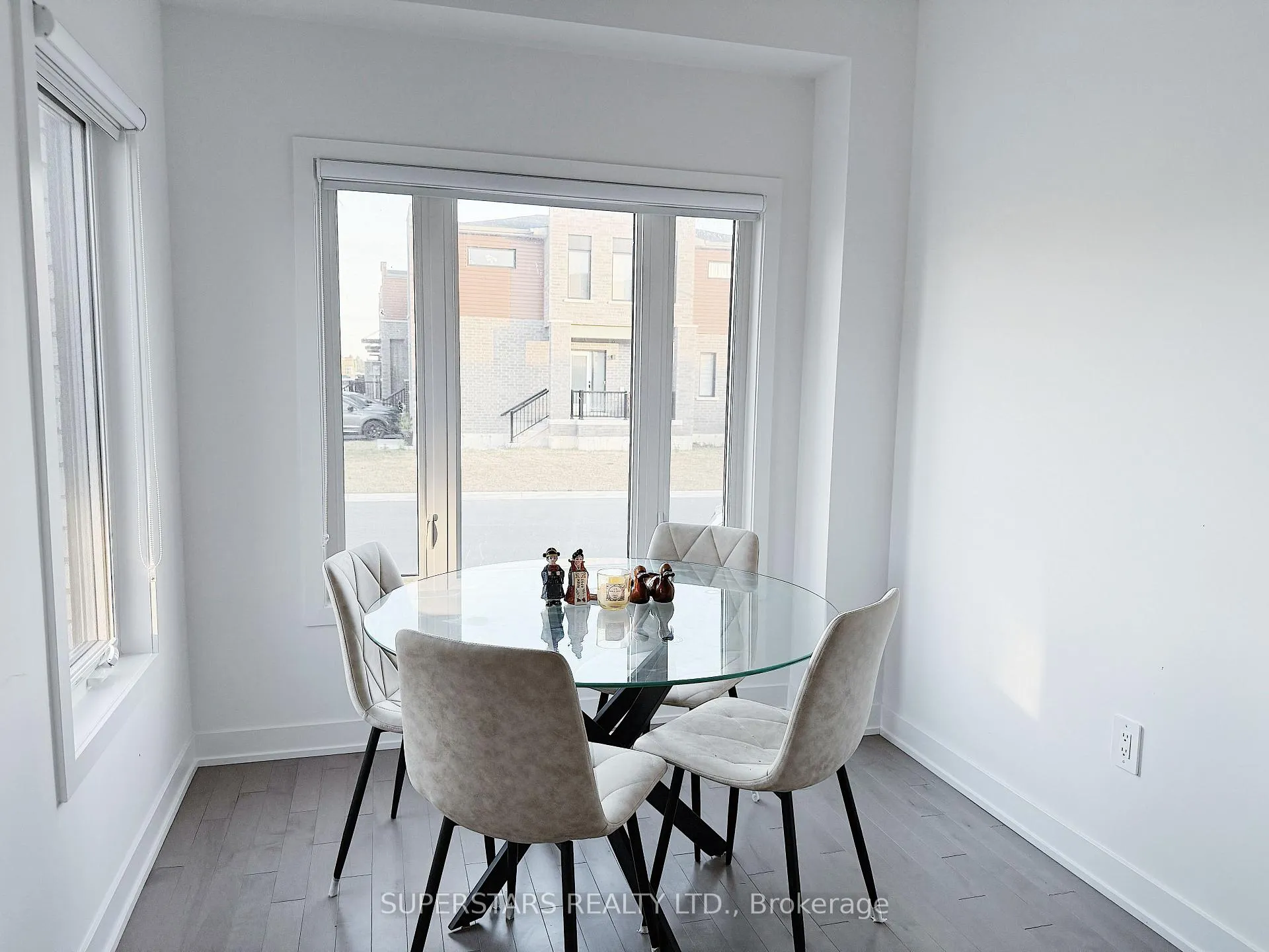Photo 5 of 12 Westwood Avenue, Barrie, Painswick South — HOMEH