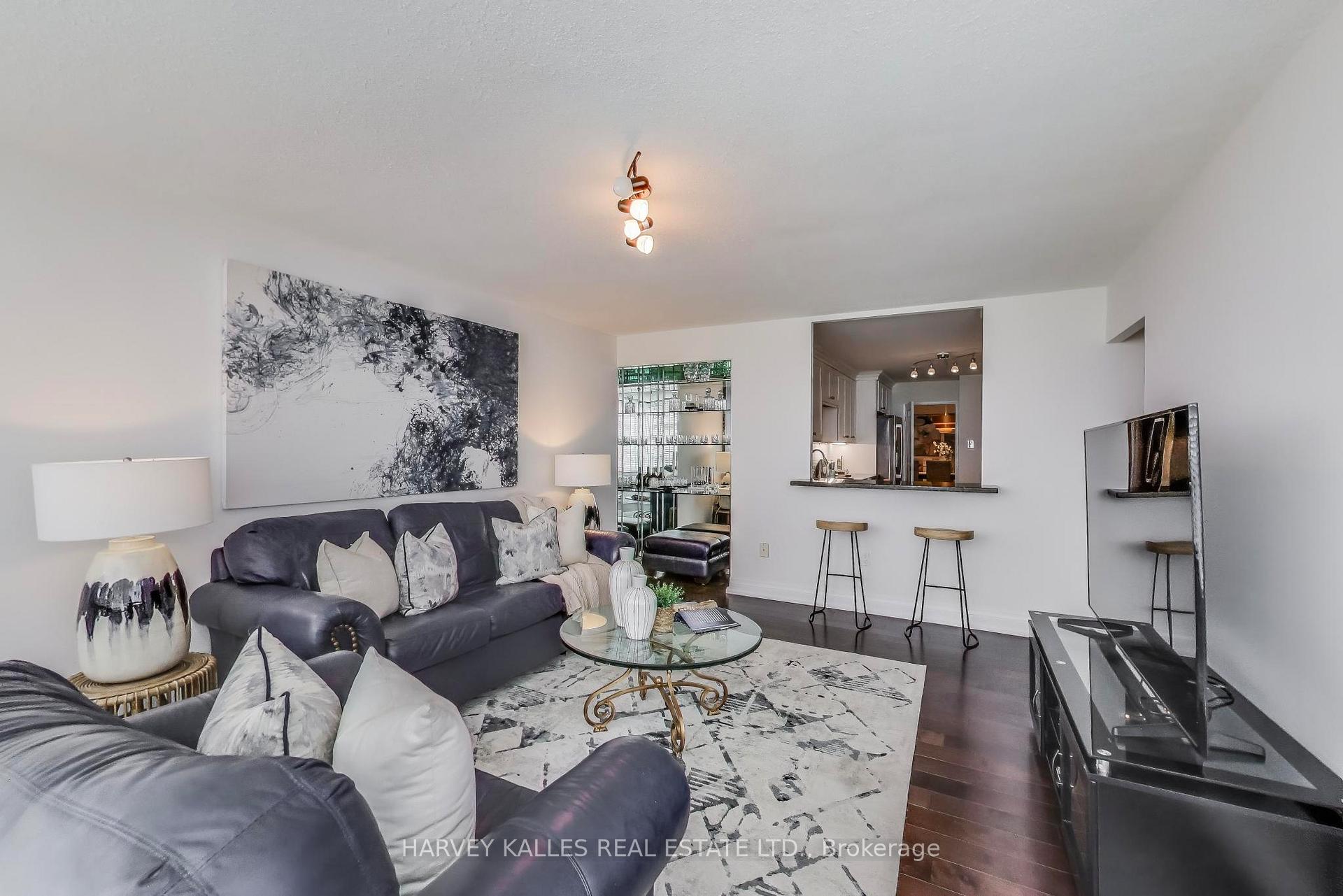 Front of Unit 902, 55 Skymark Drive