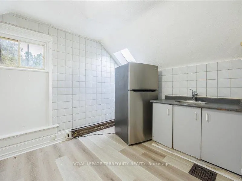 Photo 3 of Unit 2, 166 Main Street N, Brampton, Downtown Brampton — HOMEH