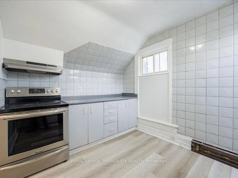 Photo 6 of Unit 2, 166 Main Street N, Brampton, Downtown Brampton — HOMEH