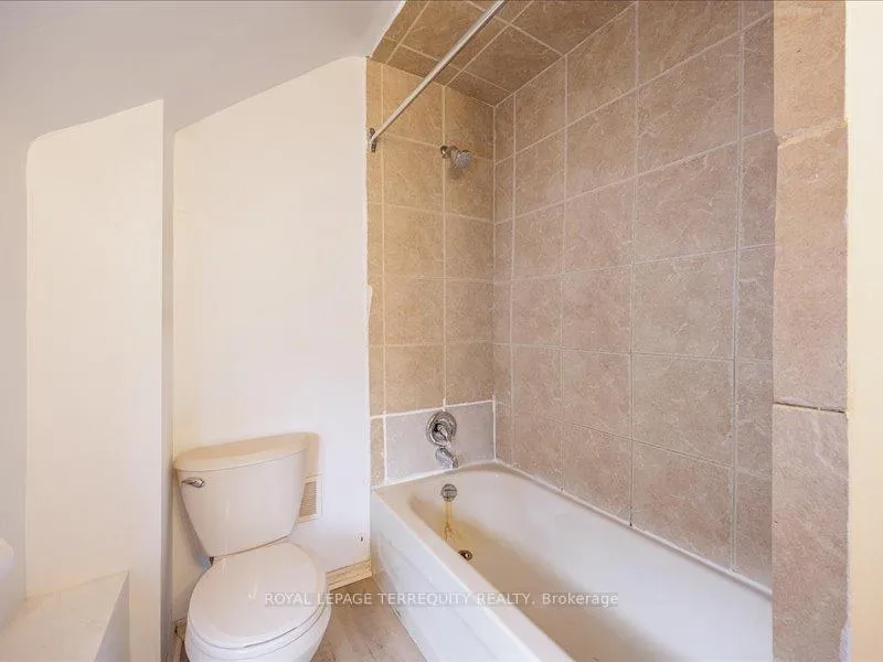 Photo 7 of Unit 2, 166 Main Street N, Brampton, Downtown Brampton — HOMEH