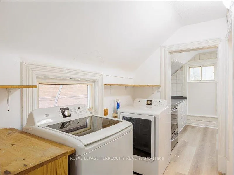 Photo 8 of Unit 2, 166 Main Street N, Brampton, Downtown Brampton — HOMEH