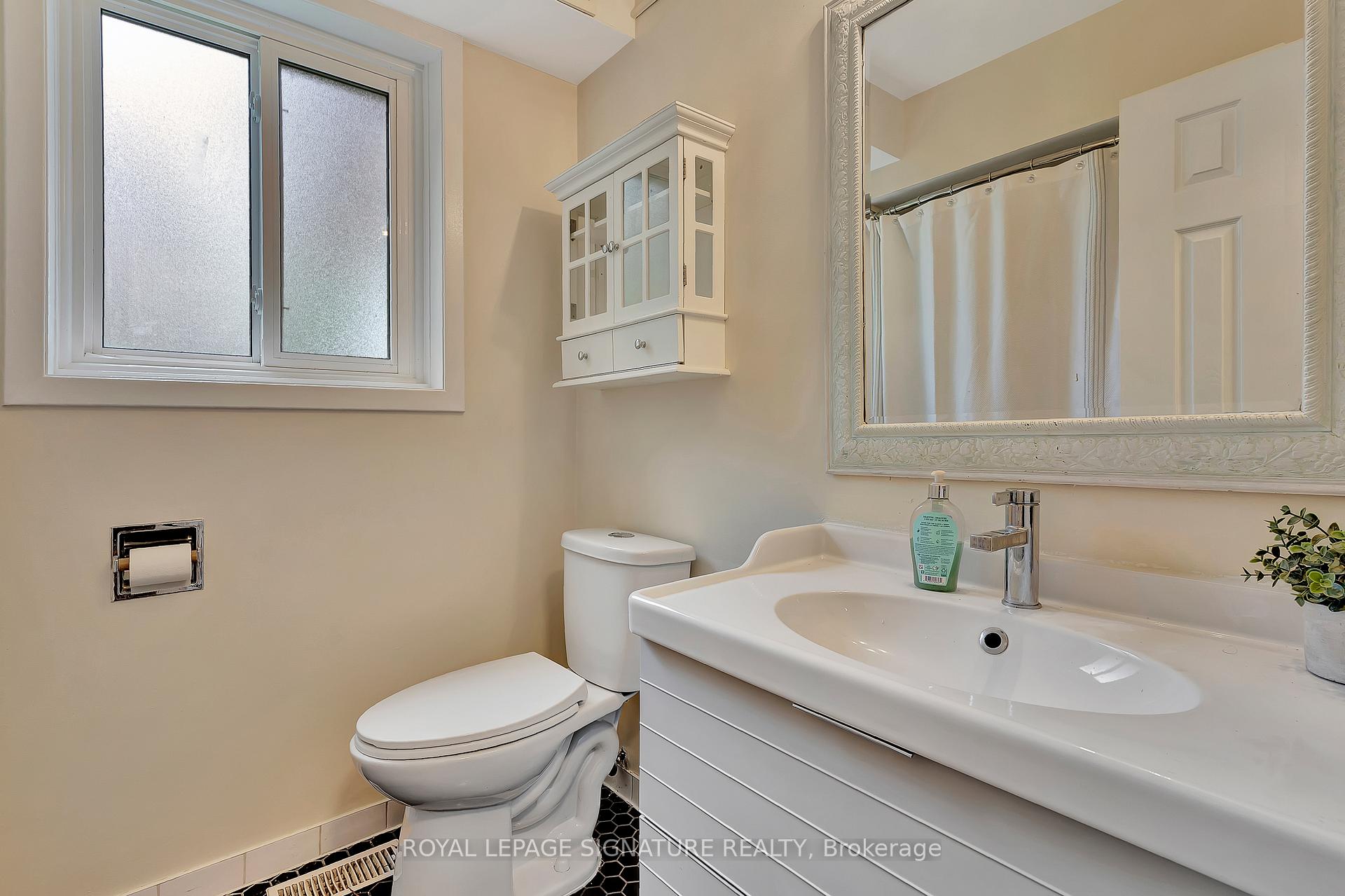Photo 18 of 186 Cedarbrae Avenue, Waterloo — HOMEH